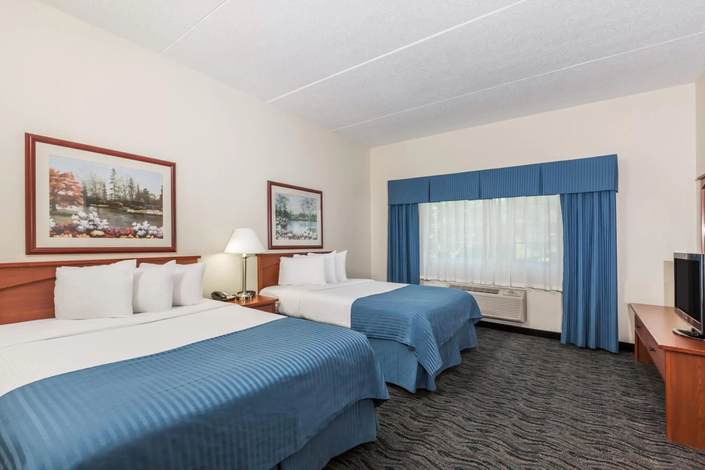 Queen Room with Two Queen Beds - Non-Smoking in Baymont by Wyndham Des Moines Airport