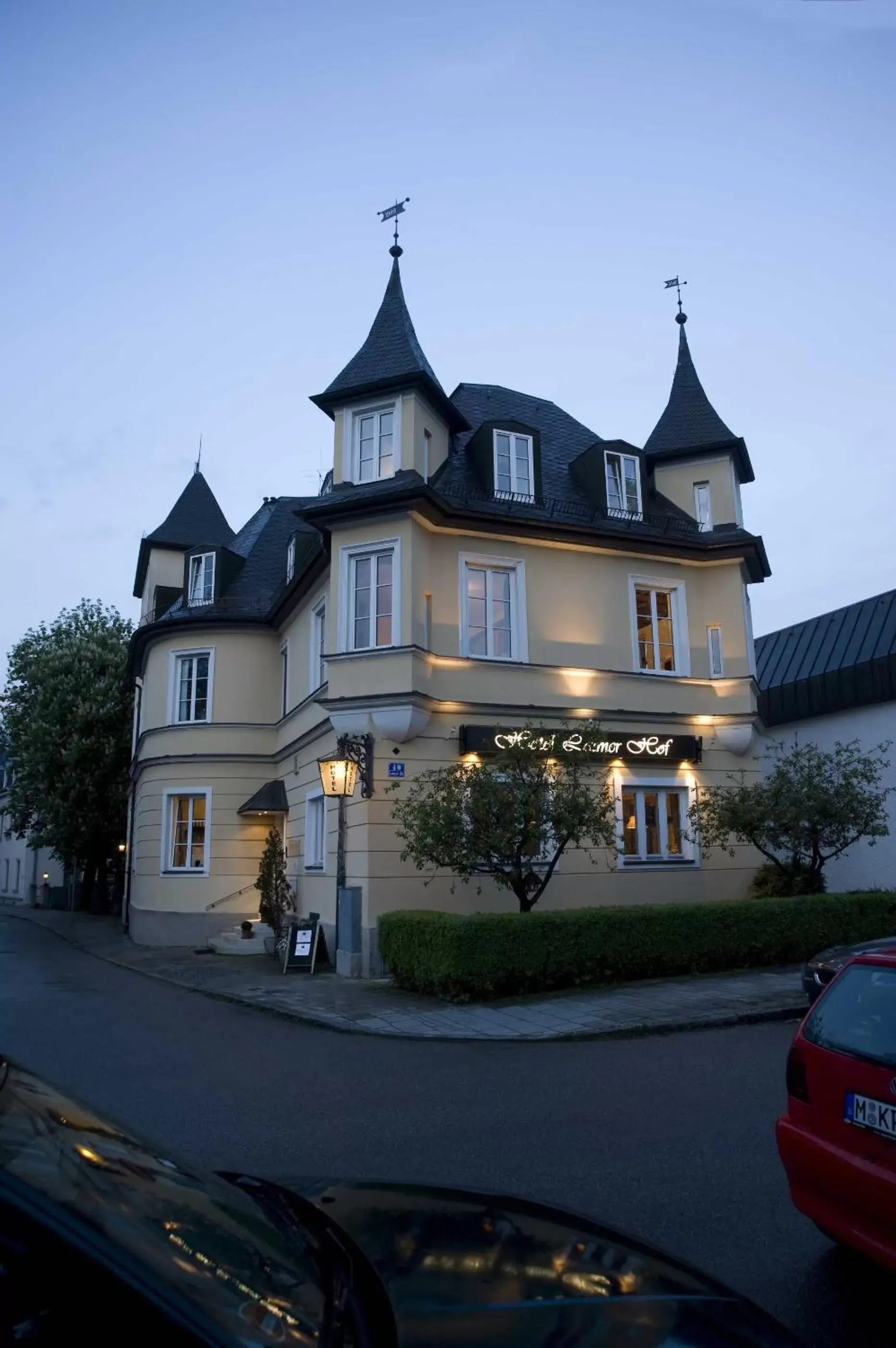 Facade/entrance, Property Building in Laimer Hof am Schloss Nymphenburg