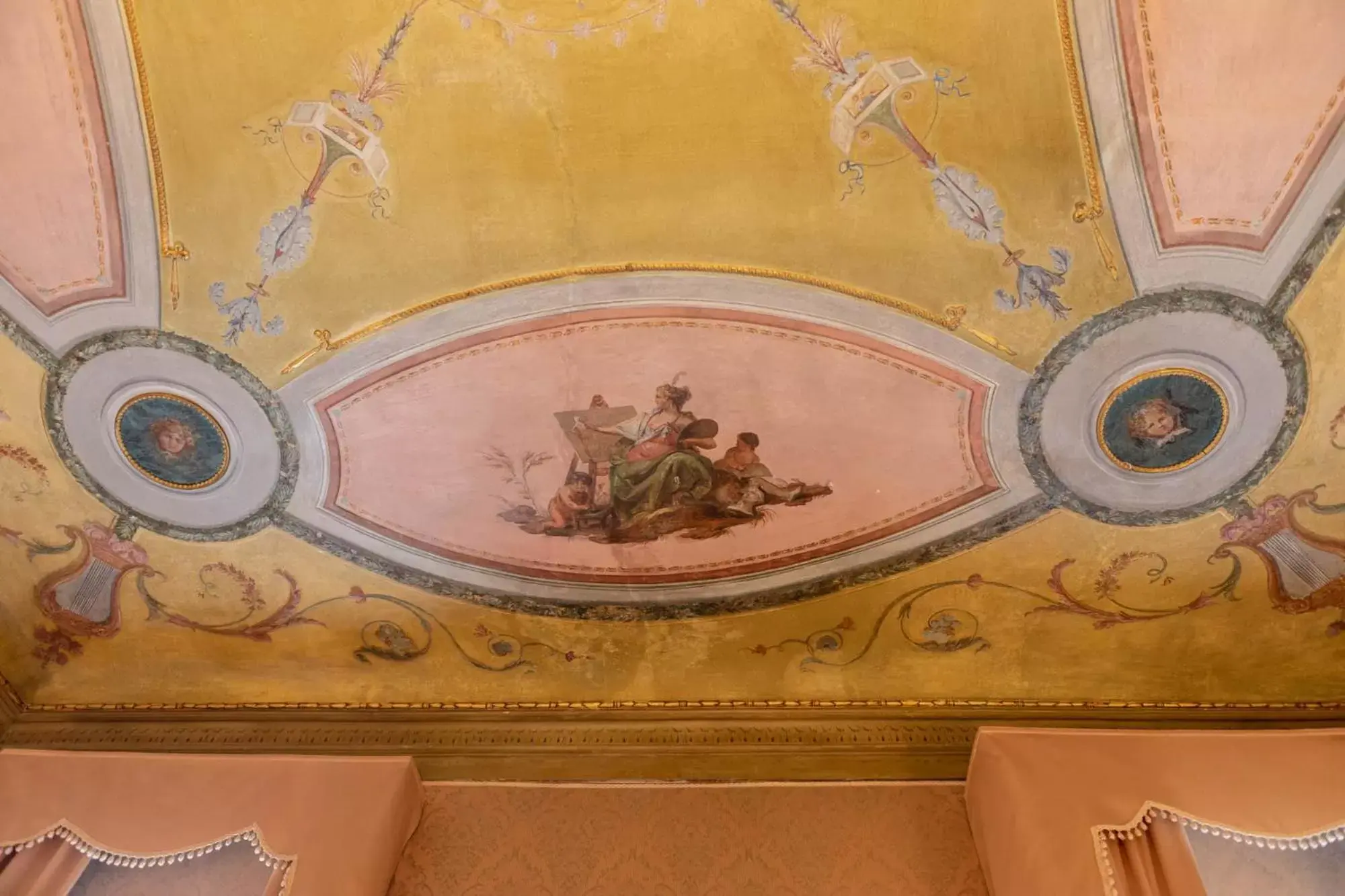 Decorative detail in Duodo Palace Hotel