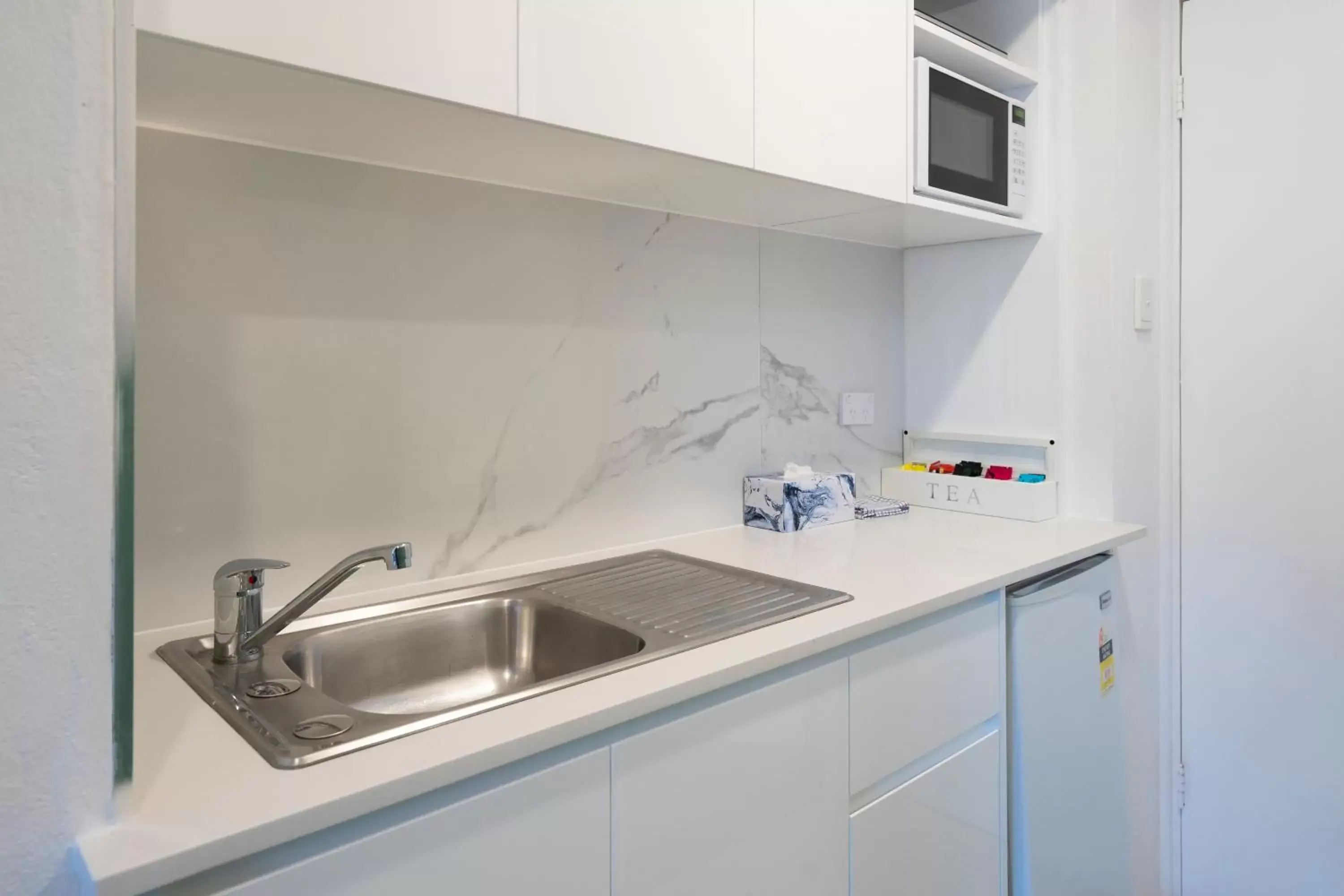 Kitchen/Kitchenette in Manly Waves Studios & Apartments