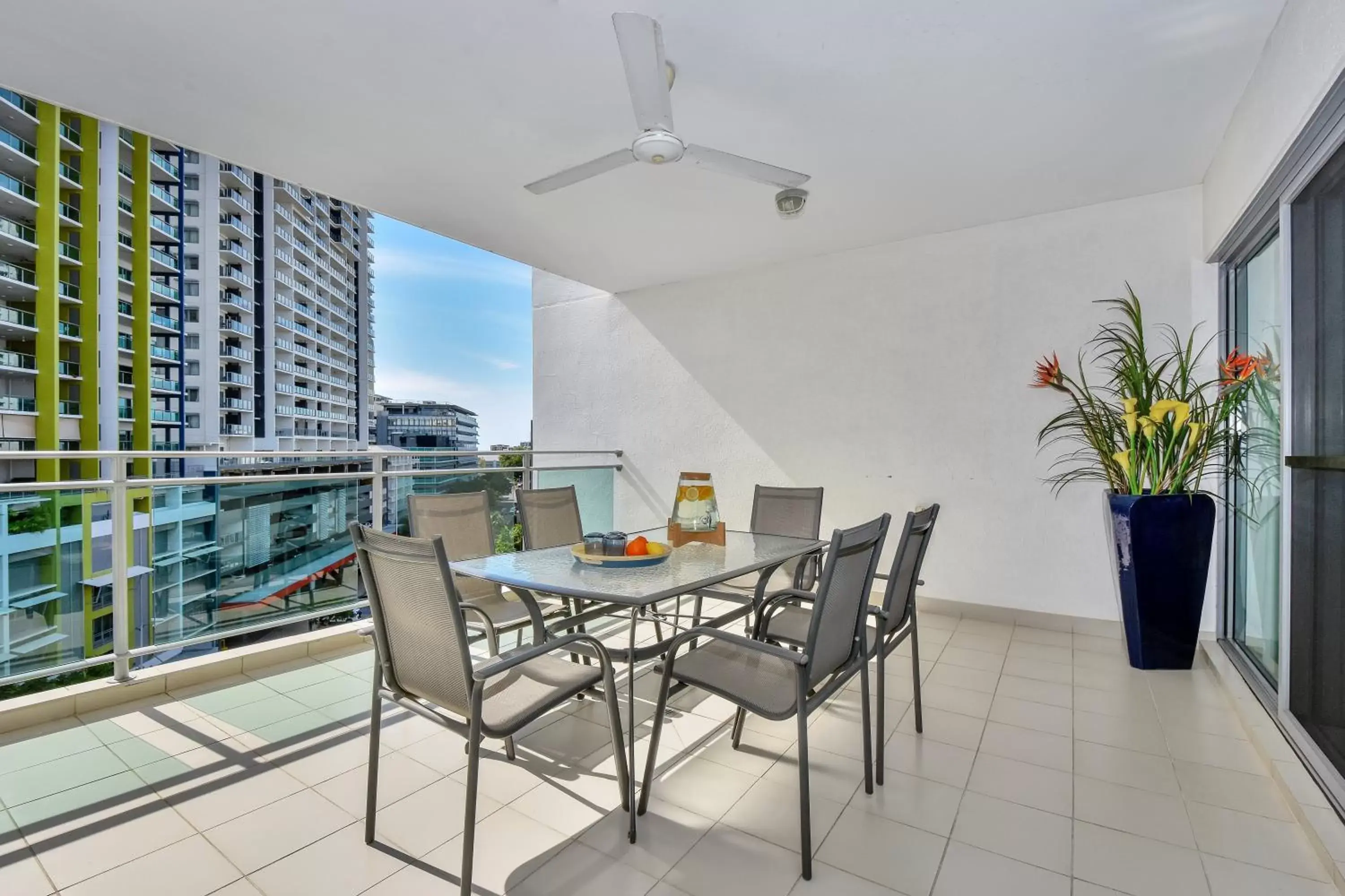 Balcony/Terrace, Dining Area in Argus Apartments Darwin