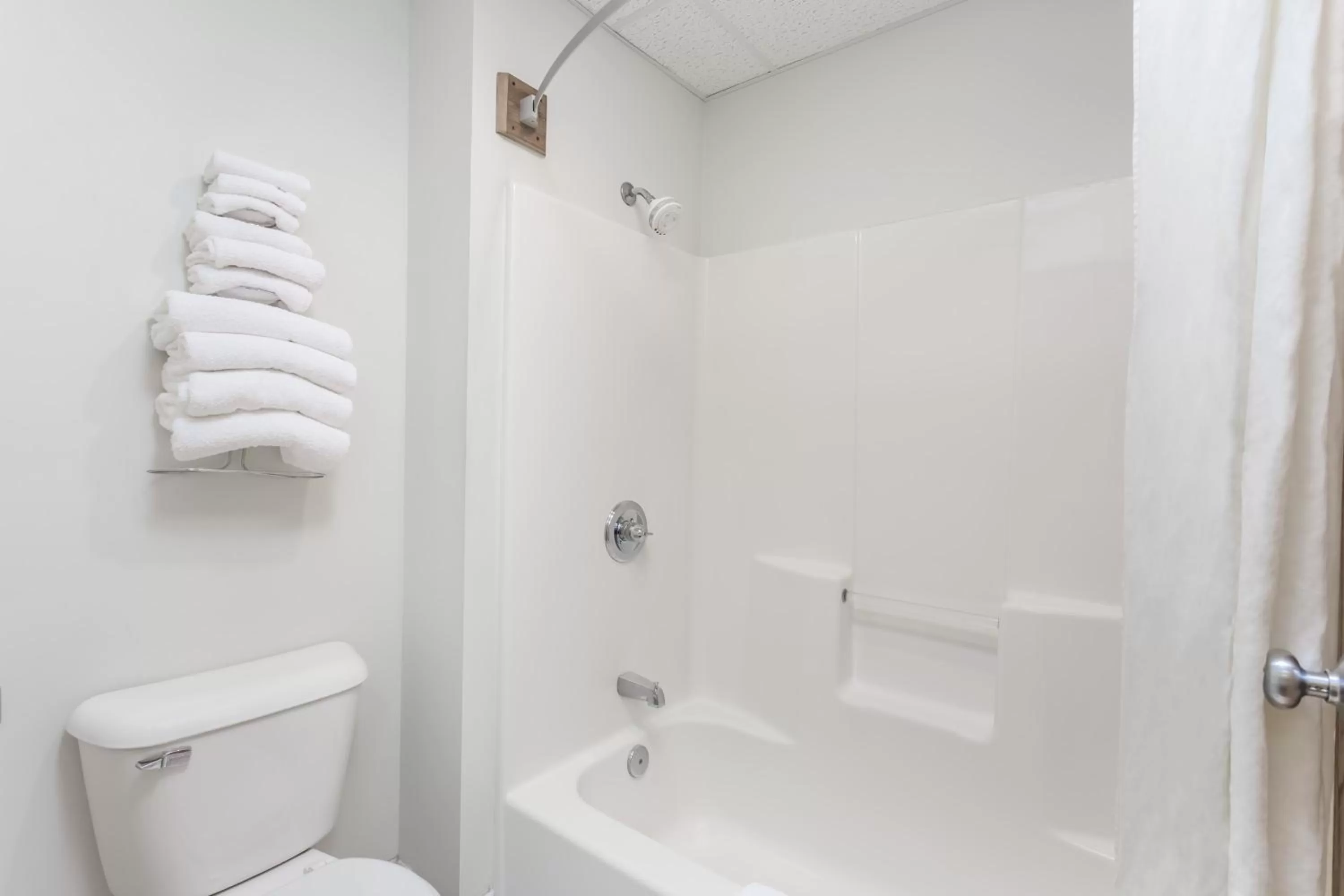 Queen Suite - Non-Smoking in Super 8 by Wyndham Eagle River