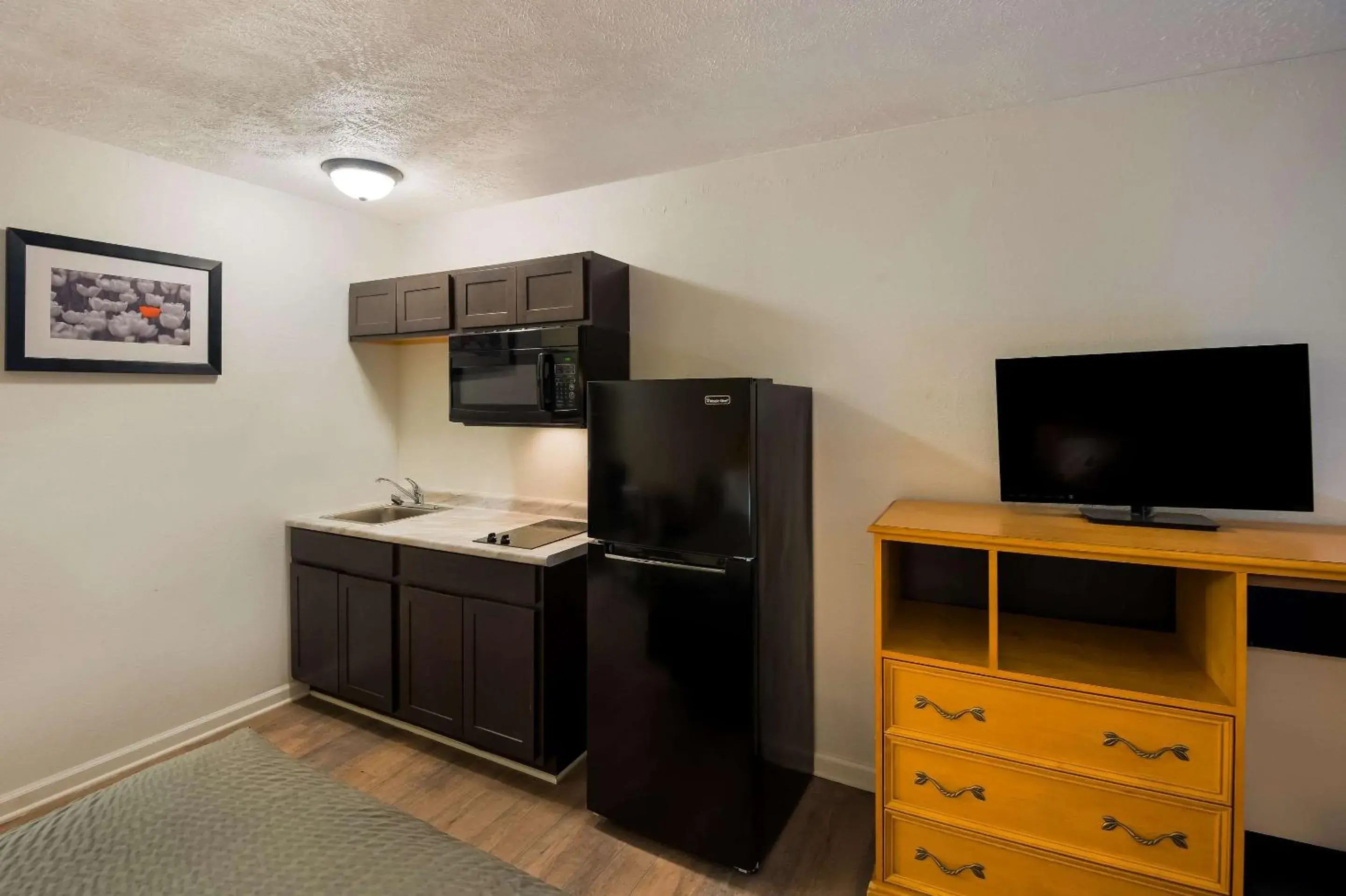 Bedroom, TV/Entertainment Center in Suburban Studios Brazil