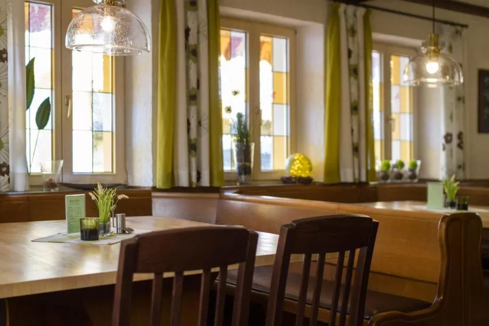 Restaurant/places to eat in Hotel-Gasthof Neue Post