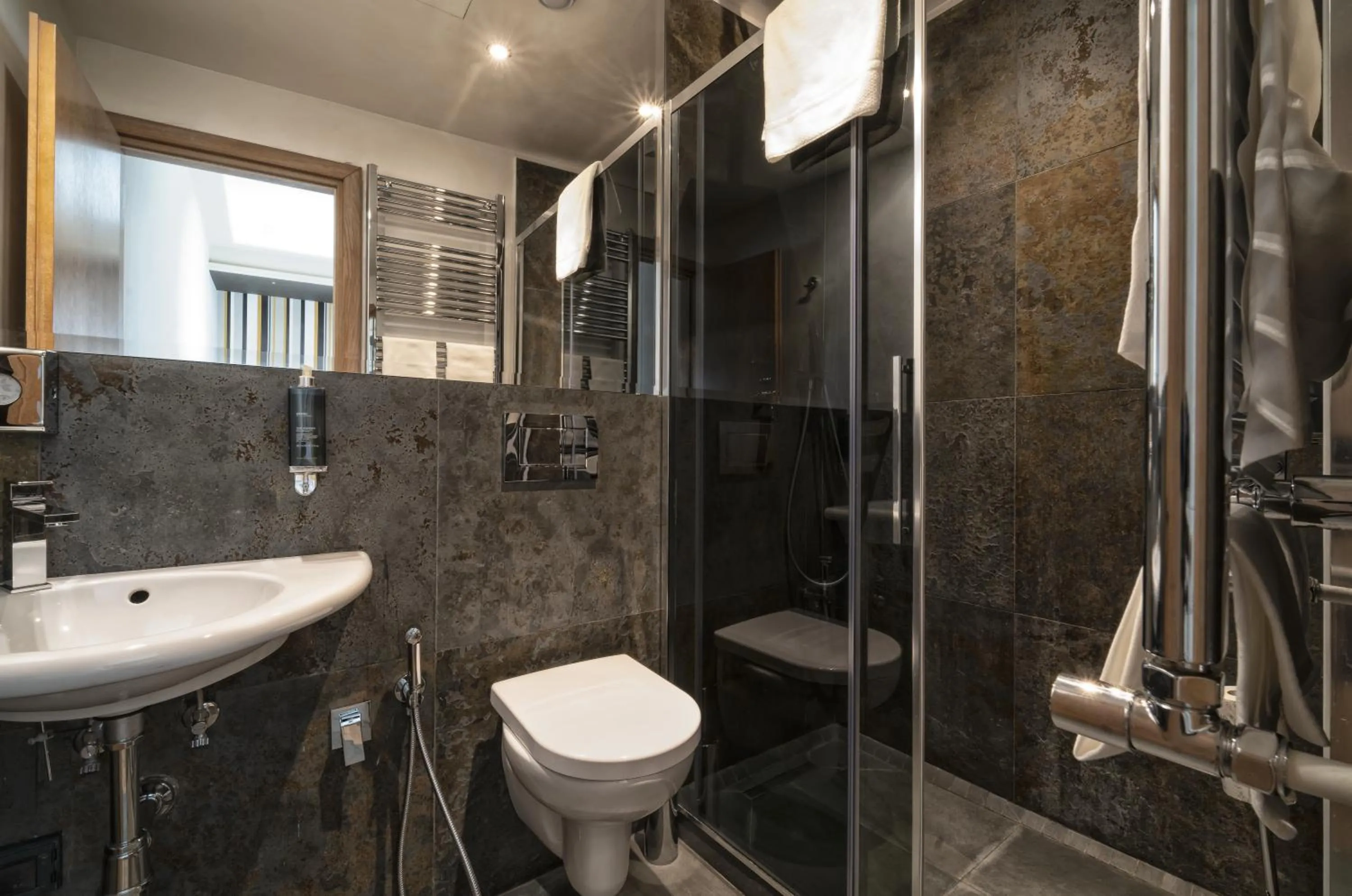 Shower in Solo Experience Hotel