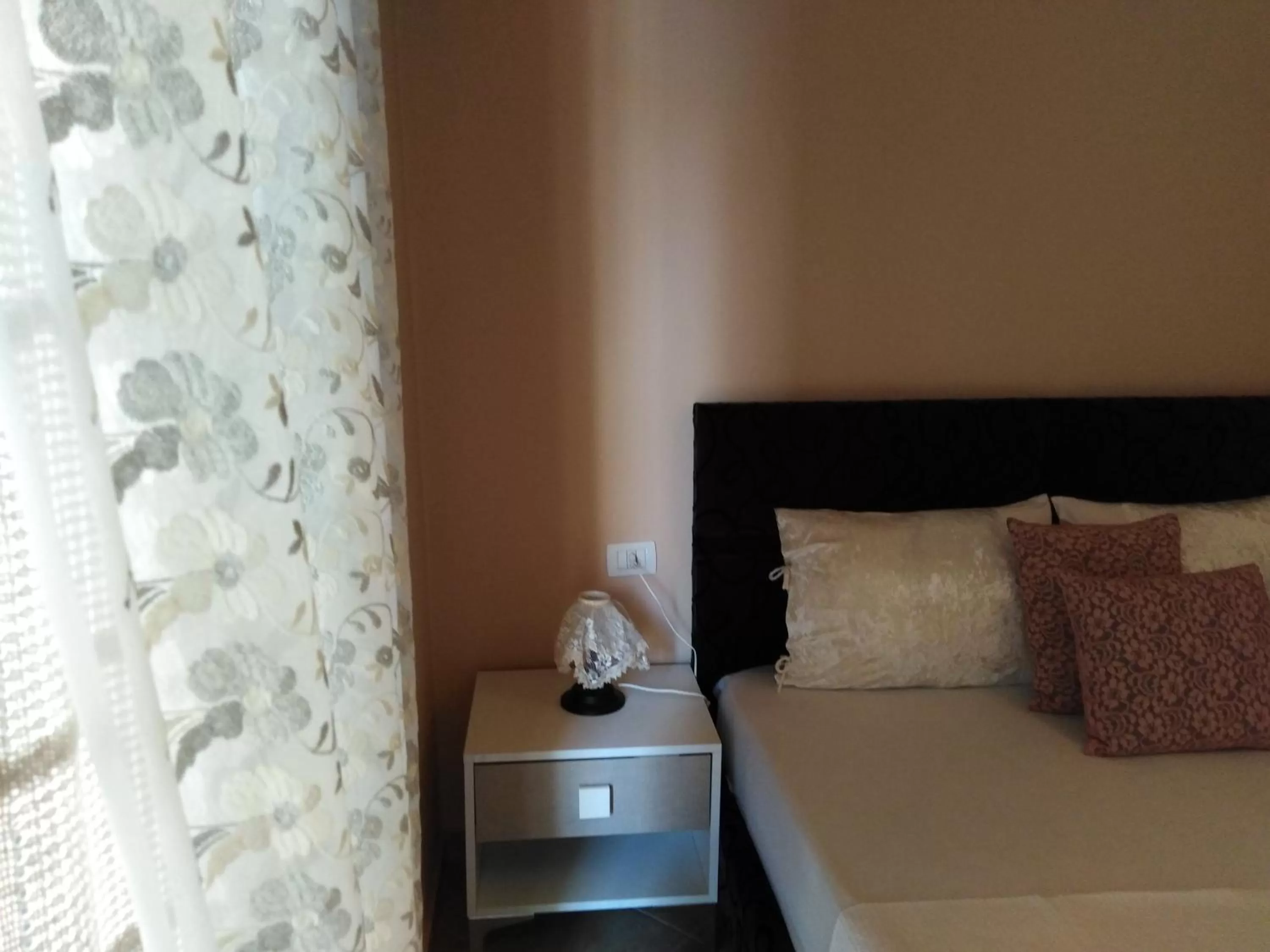 Communal lounge/ TV room, Bed in Jelena's Luxury Apartments