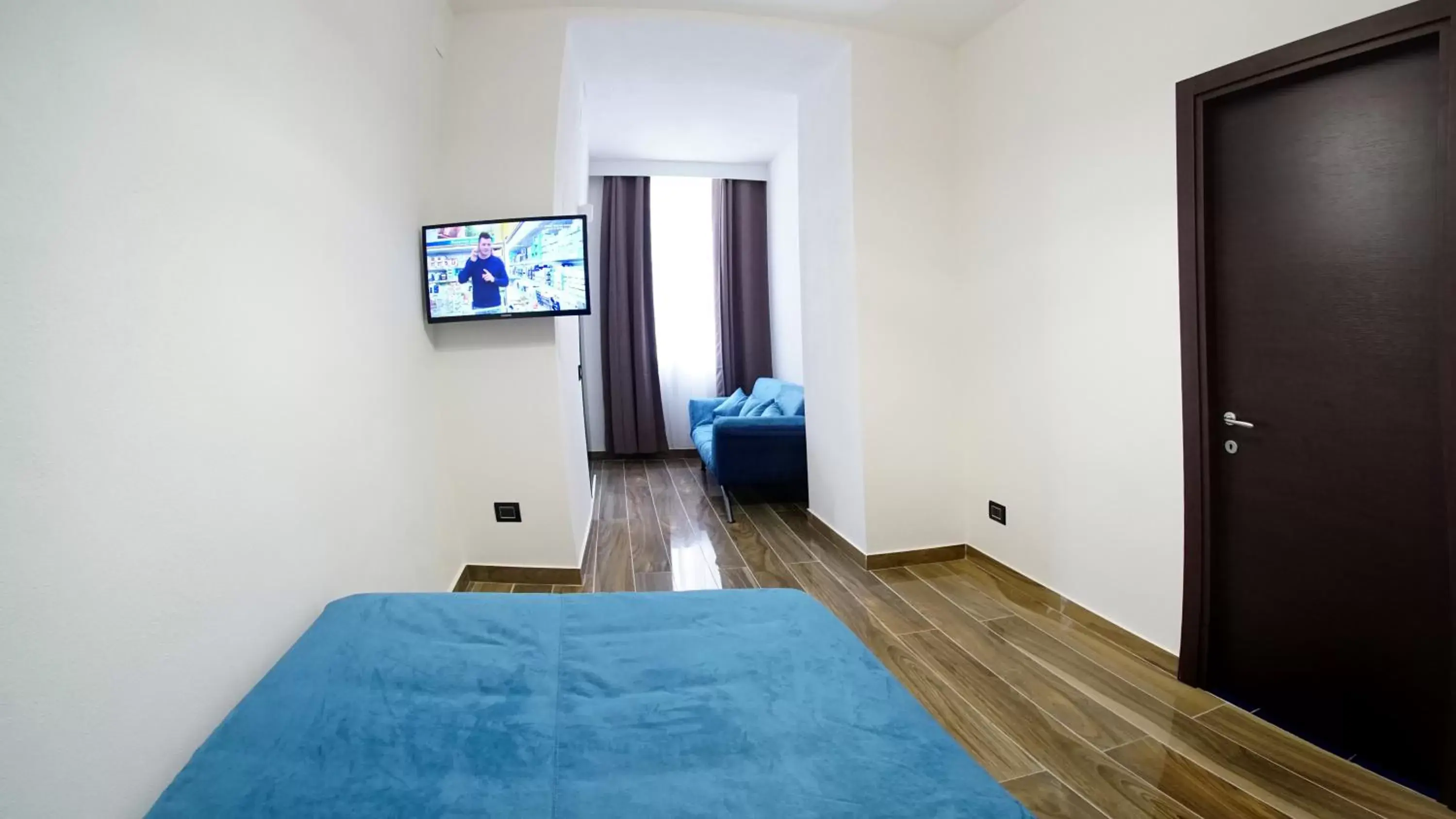 Bedroom, TV/Entertainment Center in Beverello Suite