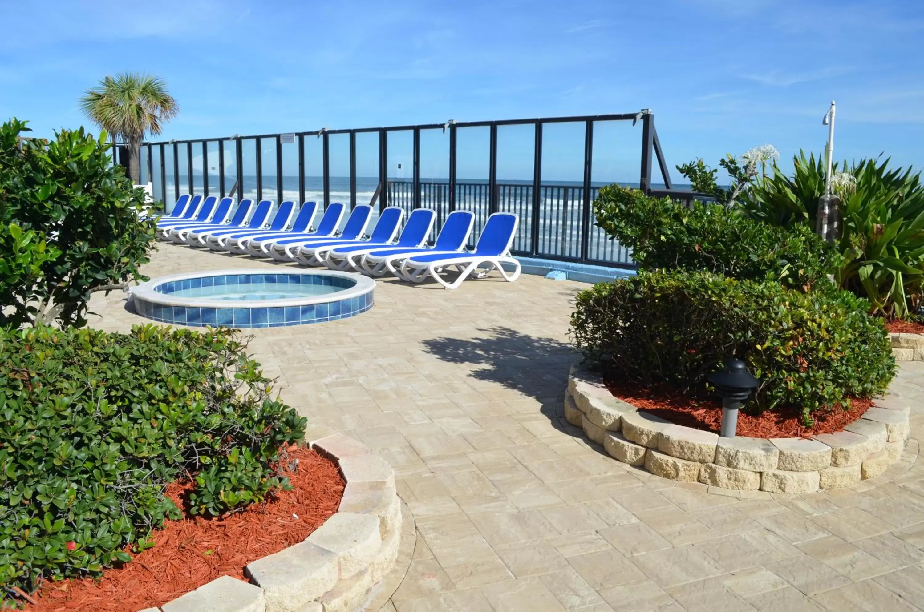 Swimming Pool in Sun Viking Lodge - Daytona Beach