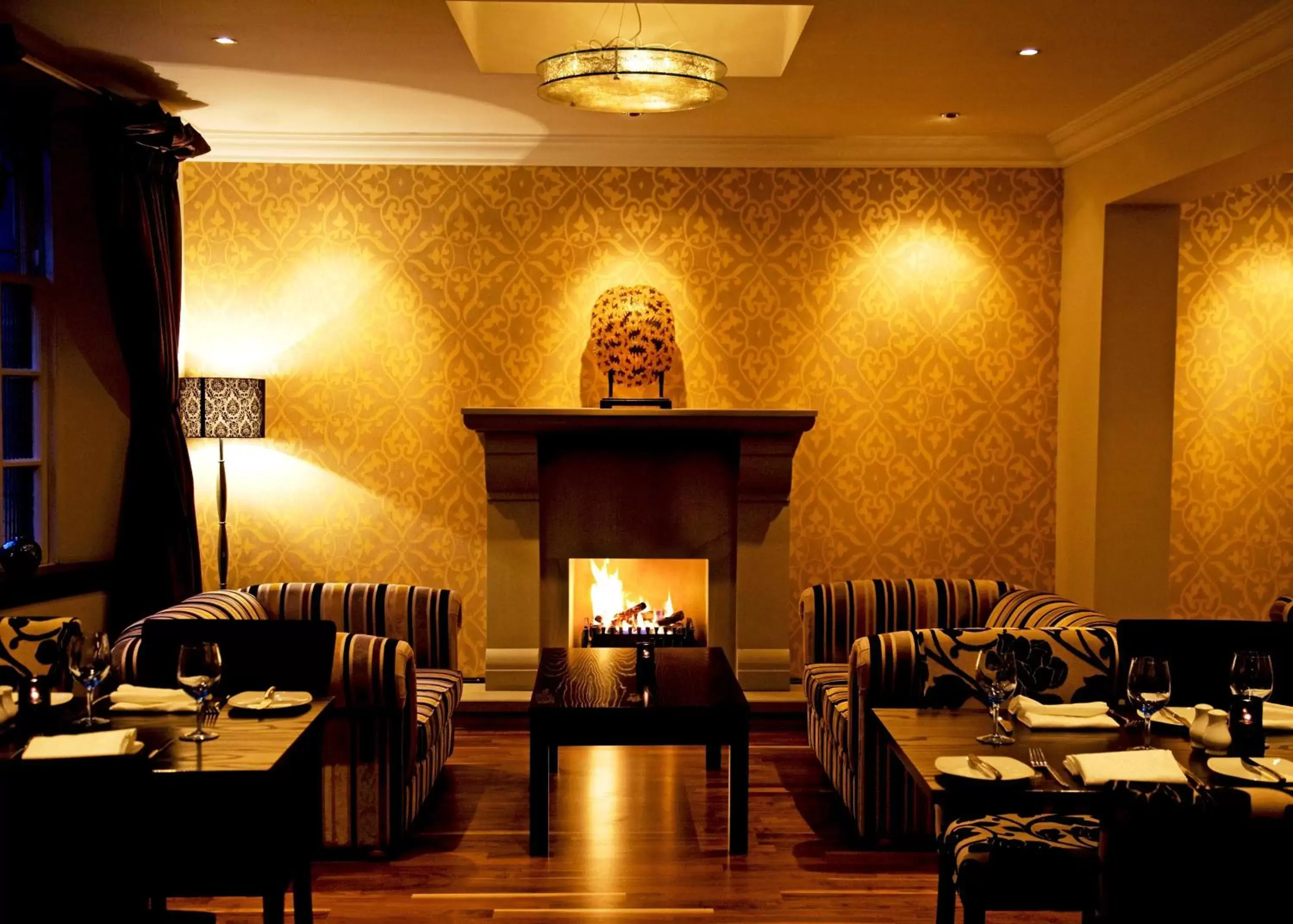 Lounge or bar, Restaurant/Places to Eat in The Popinjay Hotel