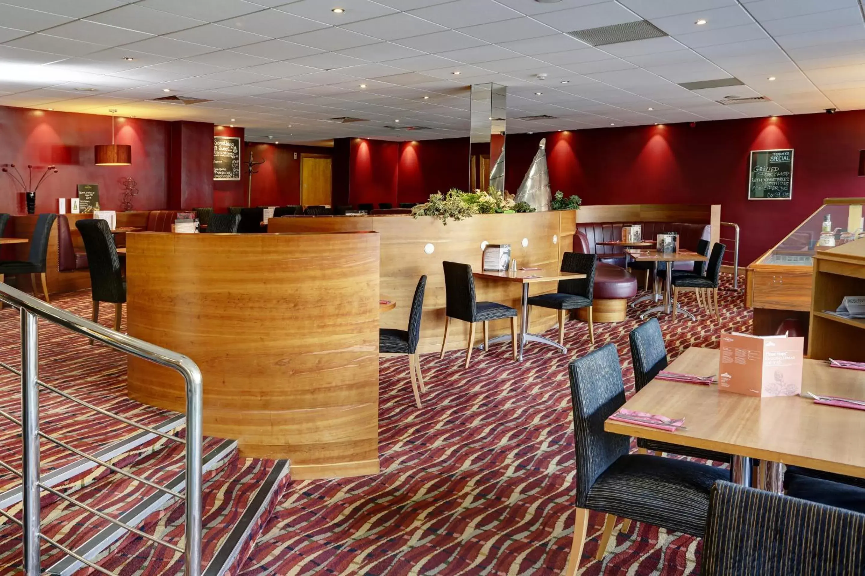 Restaurant/places to eat in Best Western Kings Manor