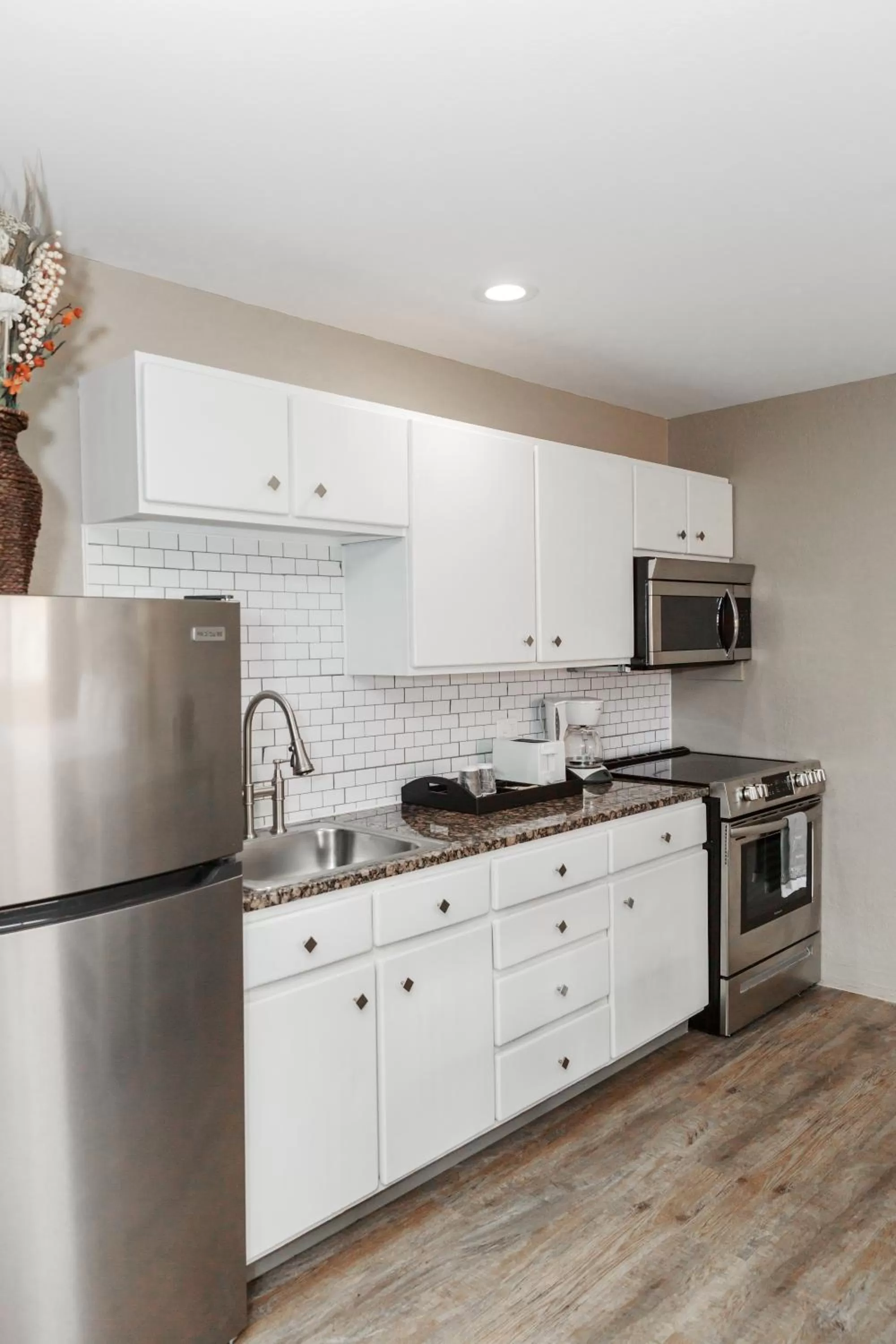 Kitchen or kitchenette in Aarchway Inn