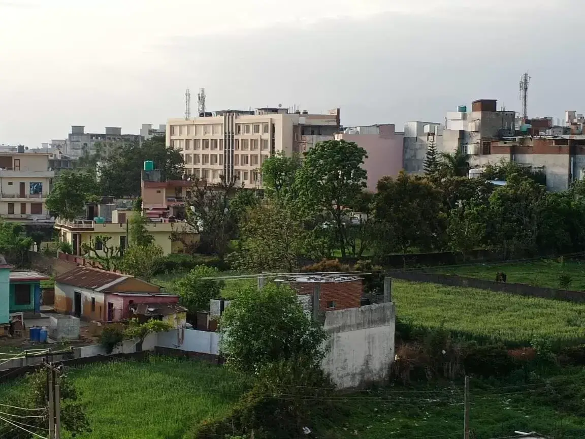 Neighbourhood in Trimrooms @ Katra Railway Station Neighbourhood in Trimrooms @ Katra Railway Station