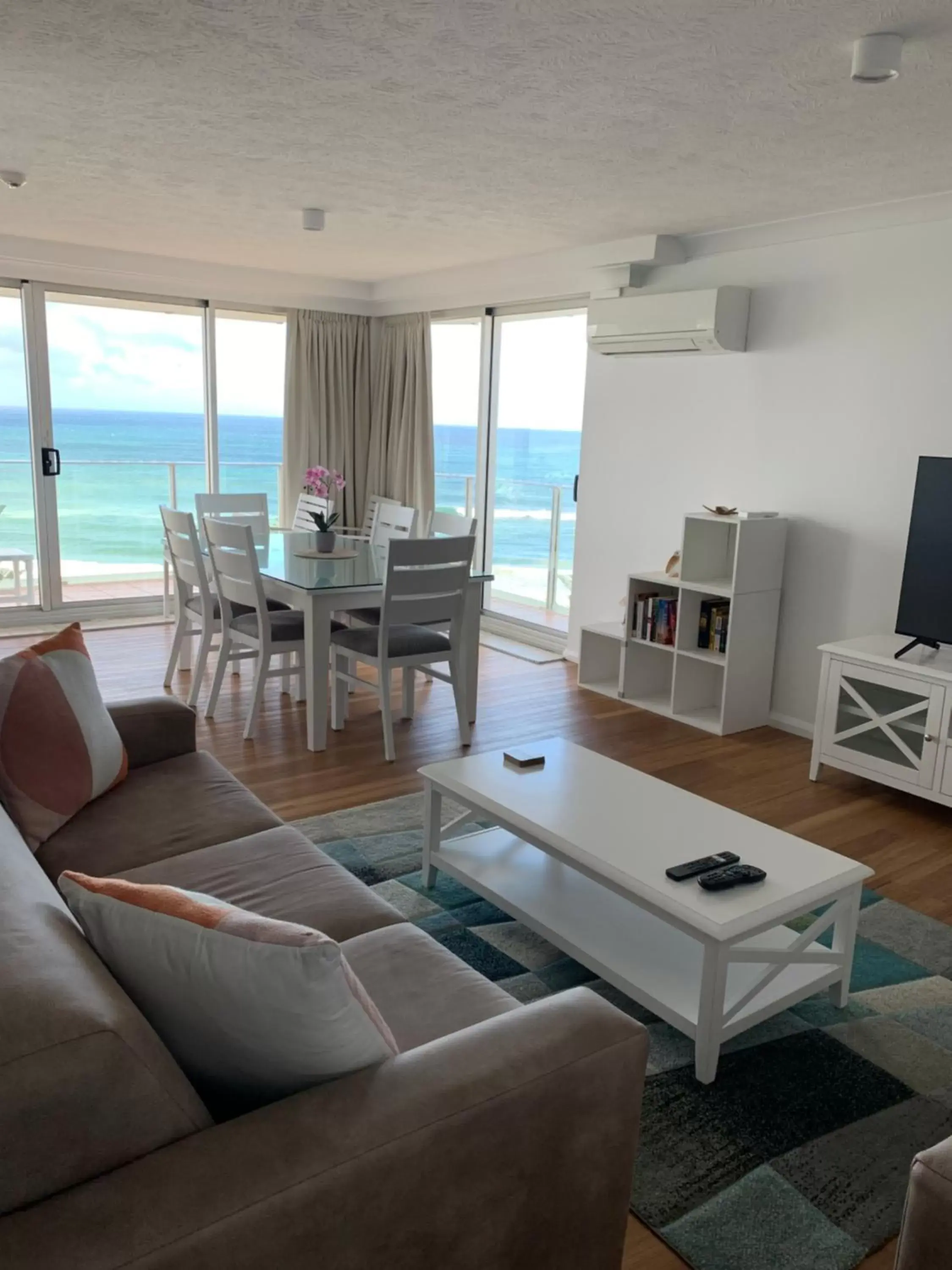 Living room, Seating Area in Pacific Regis Beachfront Holiday Apartments