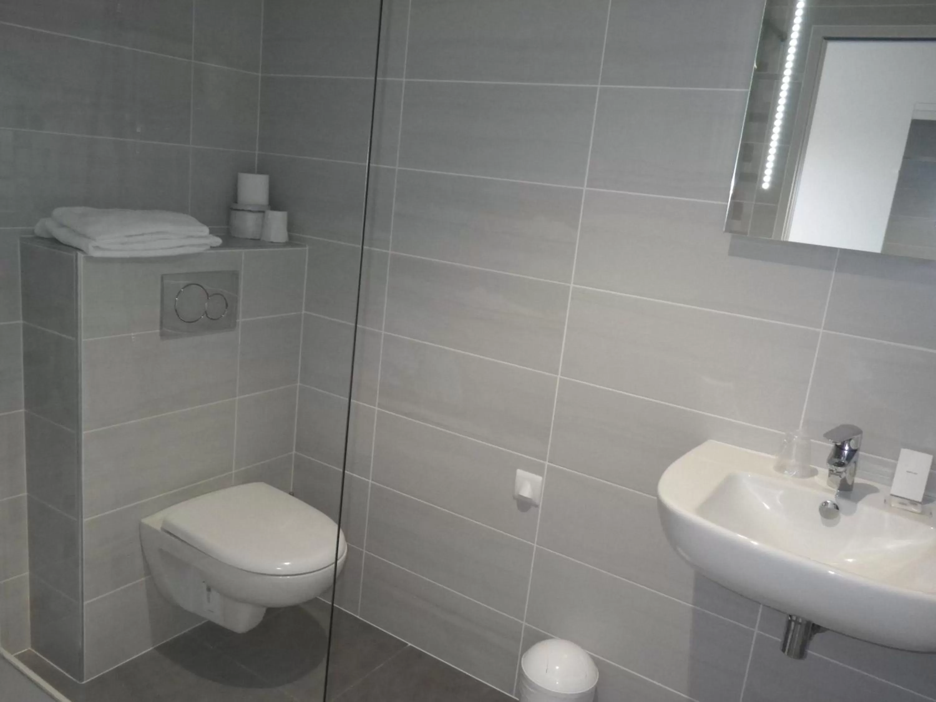 Bathroom in Hôtel François 1er