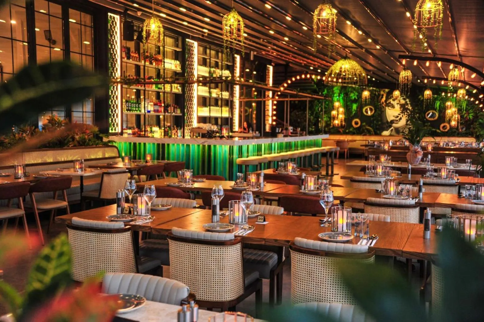 Restaurant/places to eat in Aurasia Beach Hotel