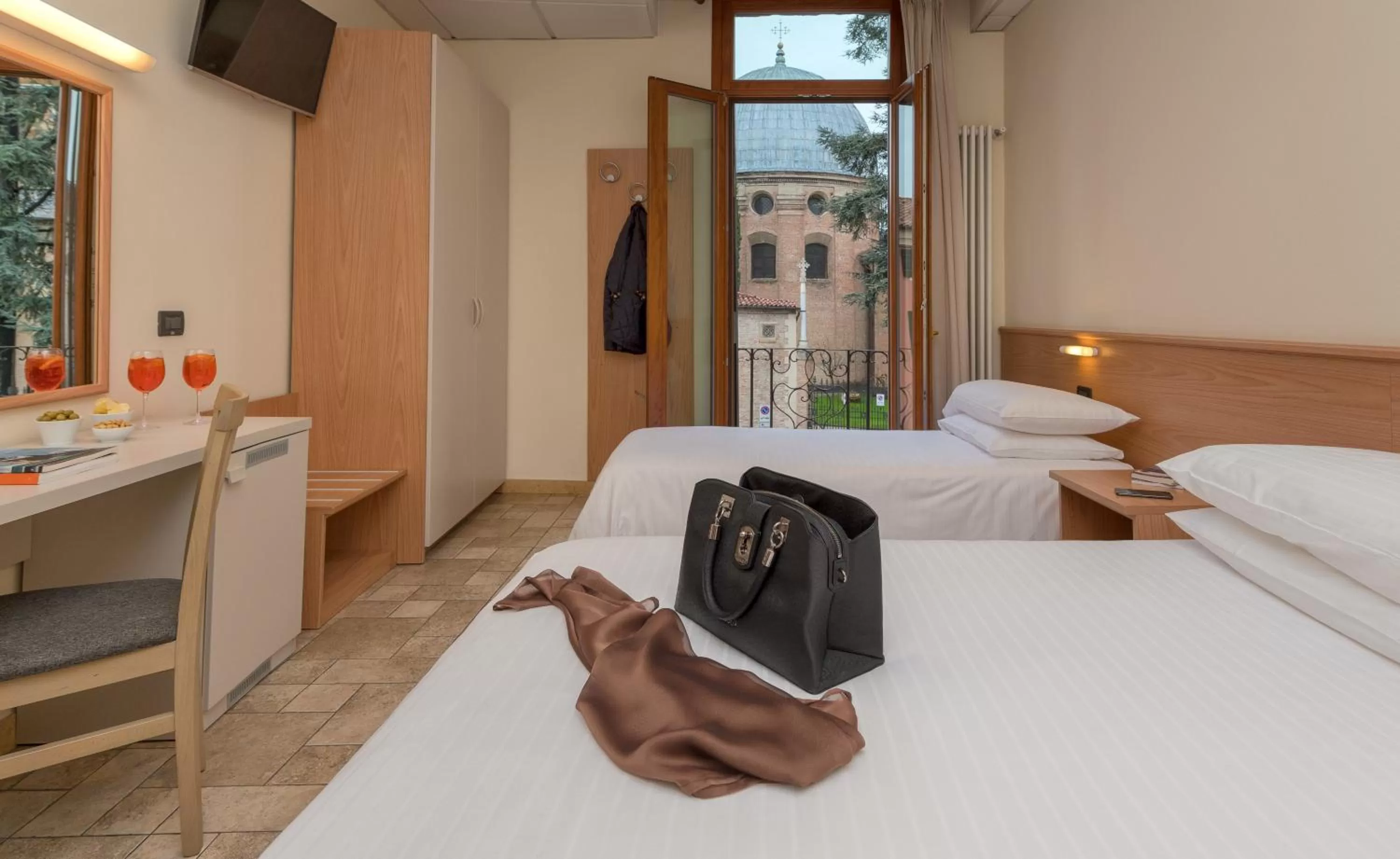 Photo of the whole room, Bed in Hotel Casa Del Pellegrino