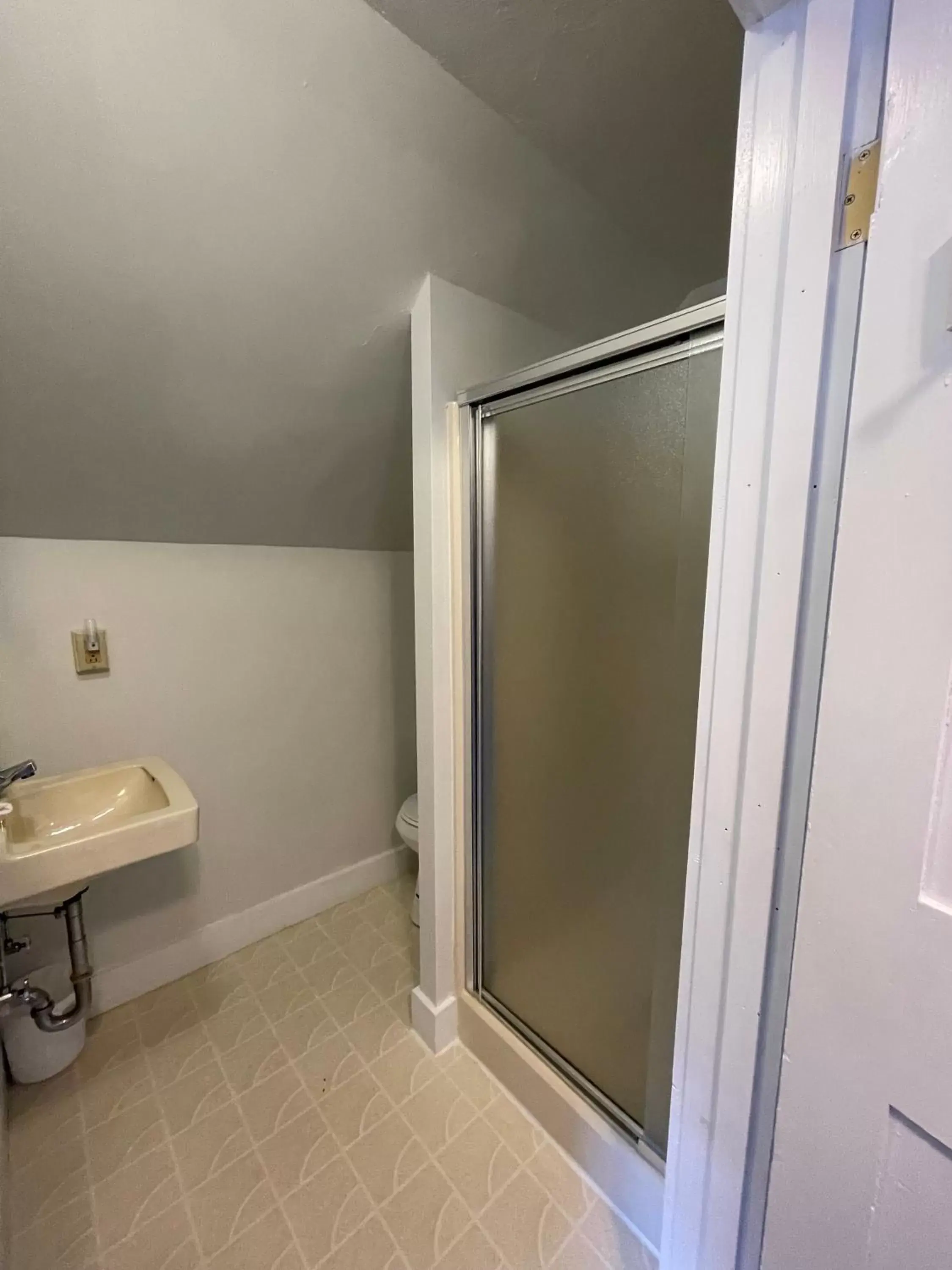 Bathroom in Stone Hearth Inn and Eatery