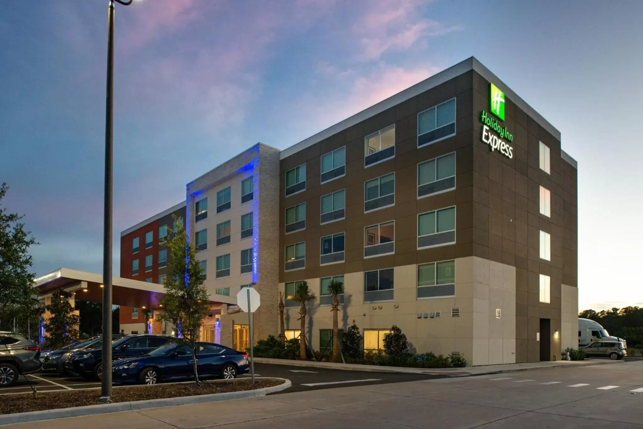 Property Building in Holiday Inn Express Orlando - South Park, an IHG Hotel