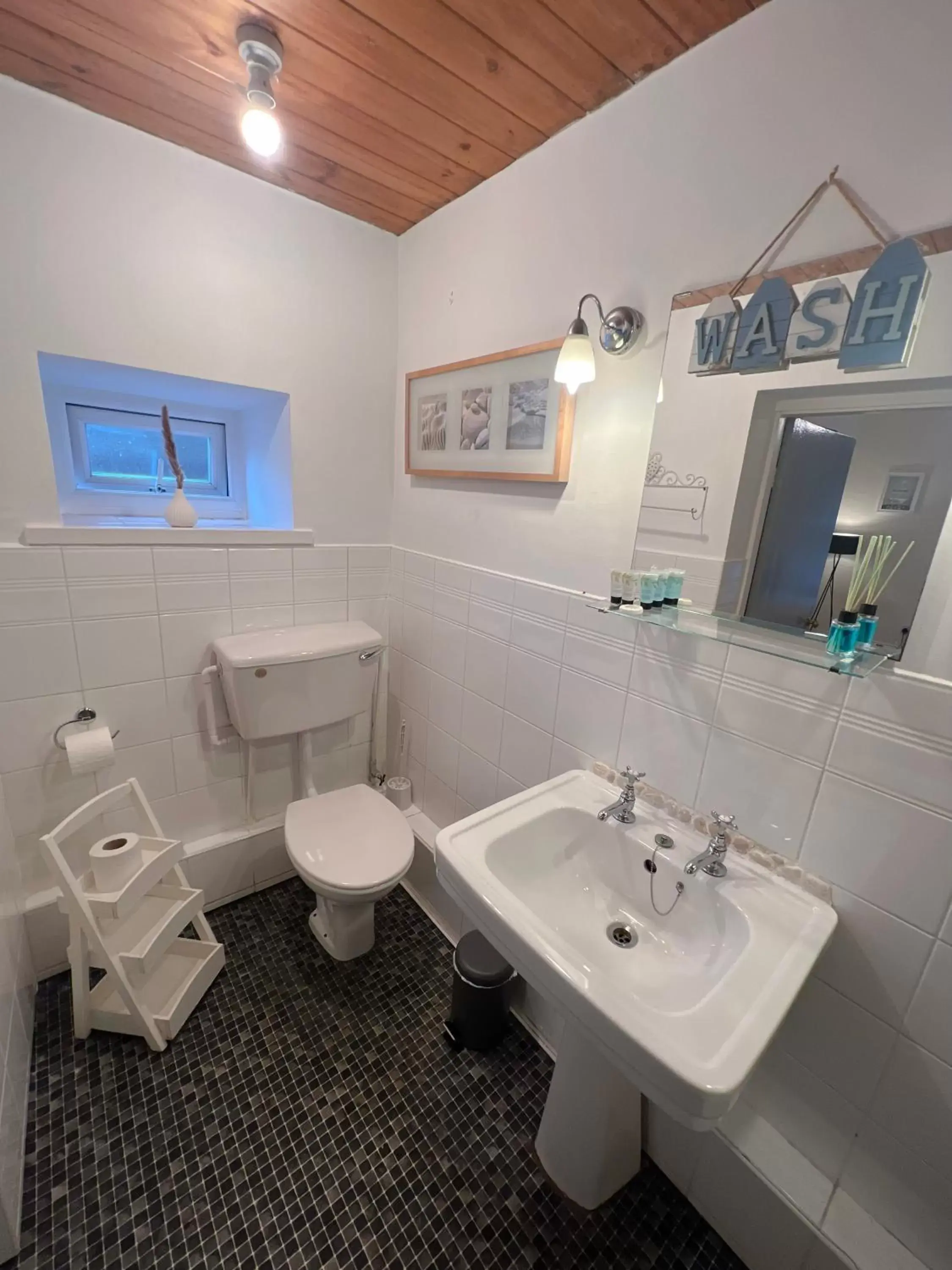 Toilet, Bathroom in Stone Lodge