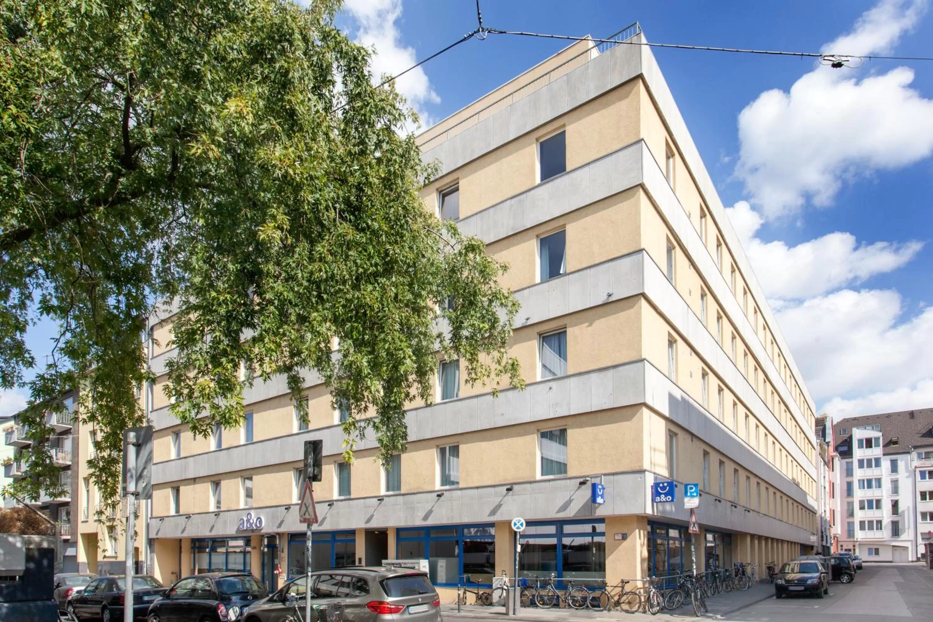Facade/entrance in a&o Köln Neumarkt