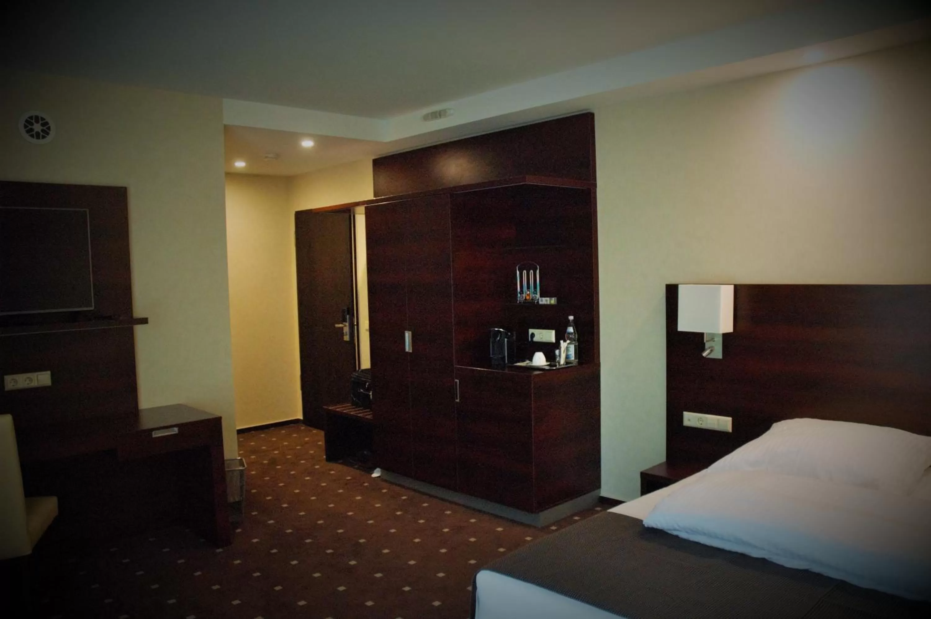 Photo of the whole room, Bed in Aparthotel DeLuxe