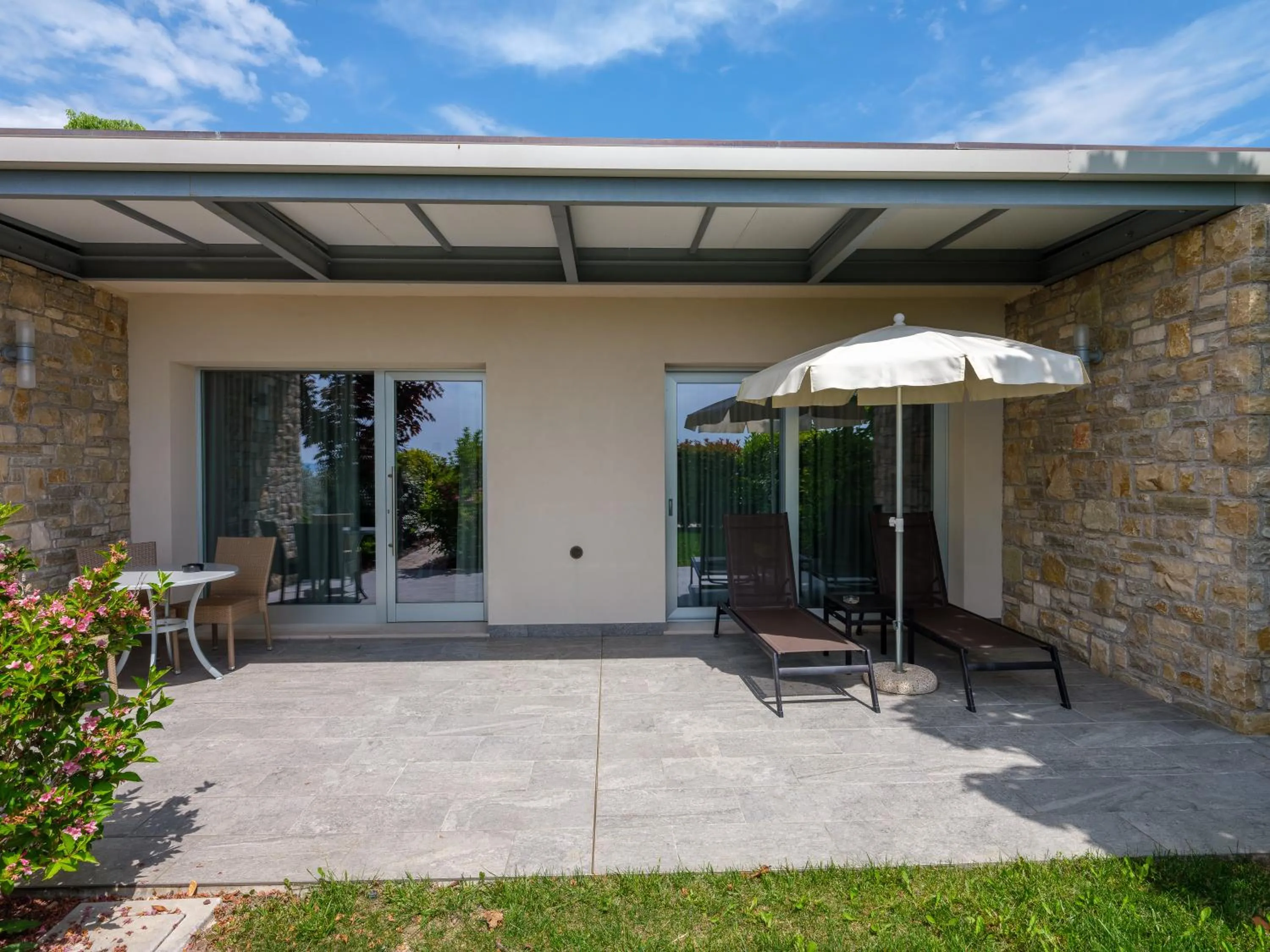 Patio in Parc Hotel Germano Suites & Apartments