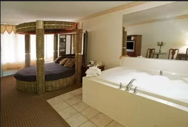 Bedroom, Bed in Americas Best Value Inn Salisbury