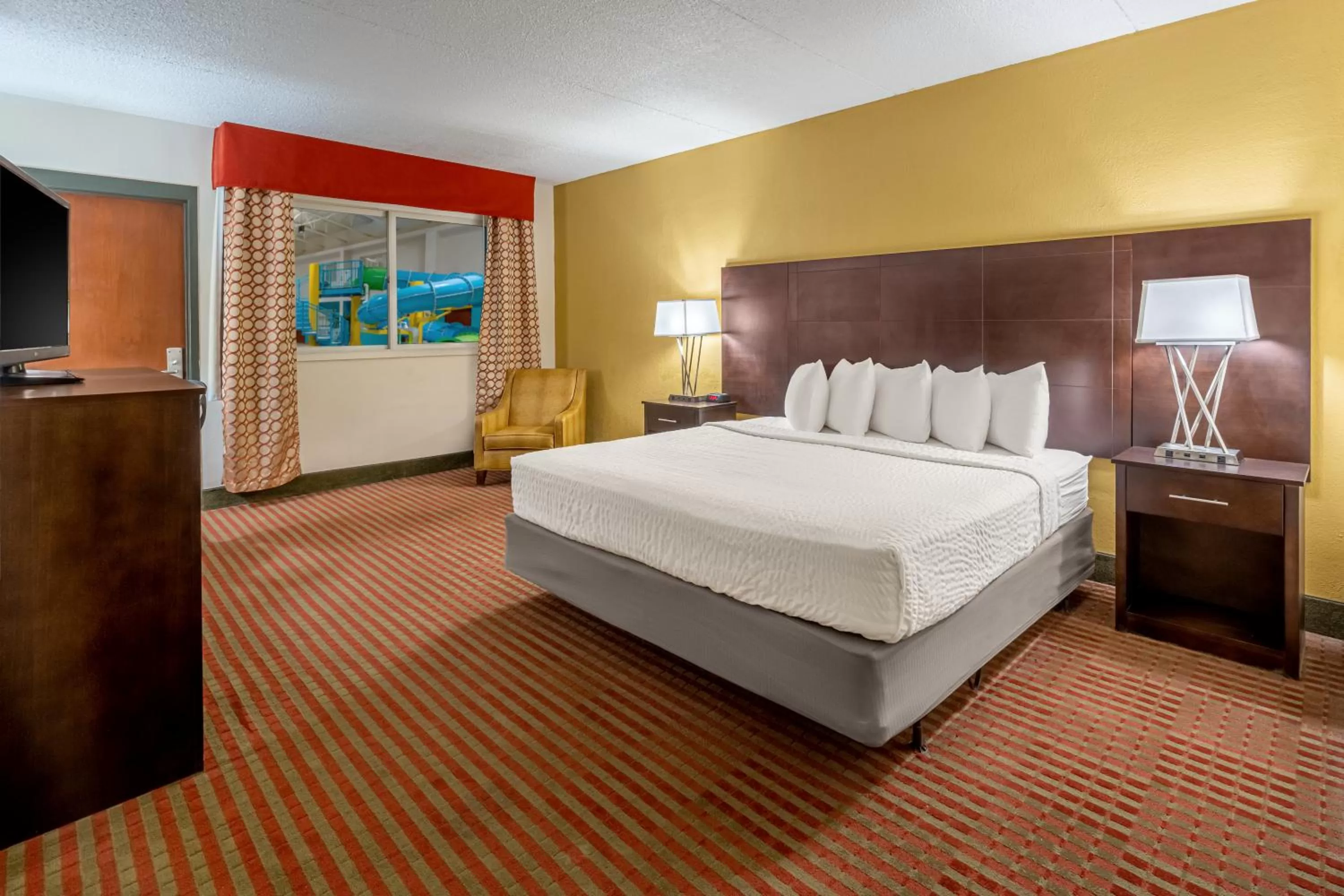 Photo of the whole room, Bed in Grand Williston Hotel and Conference Center