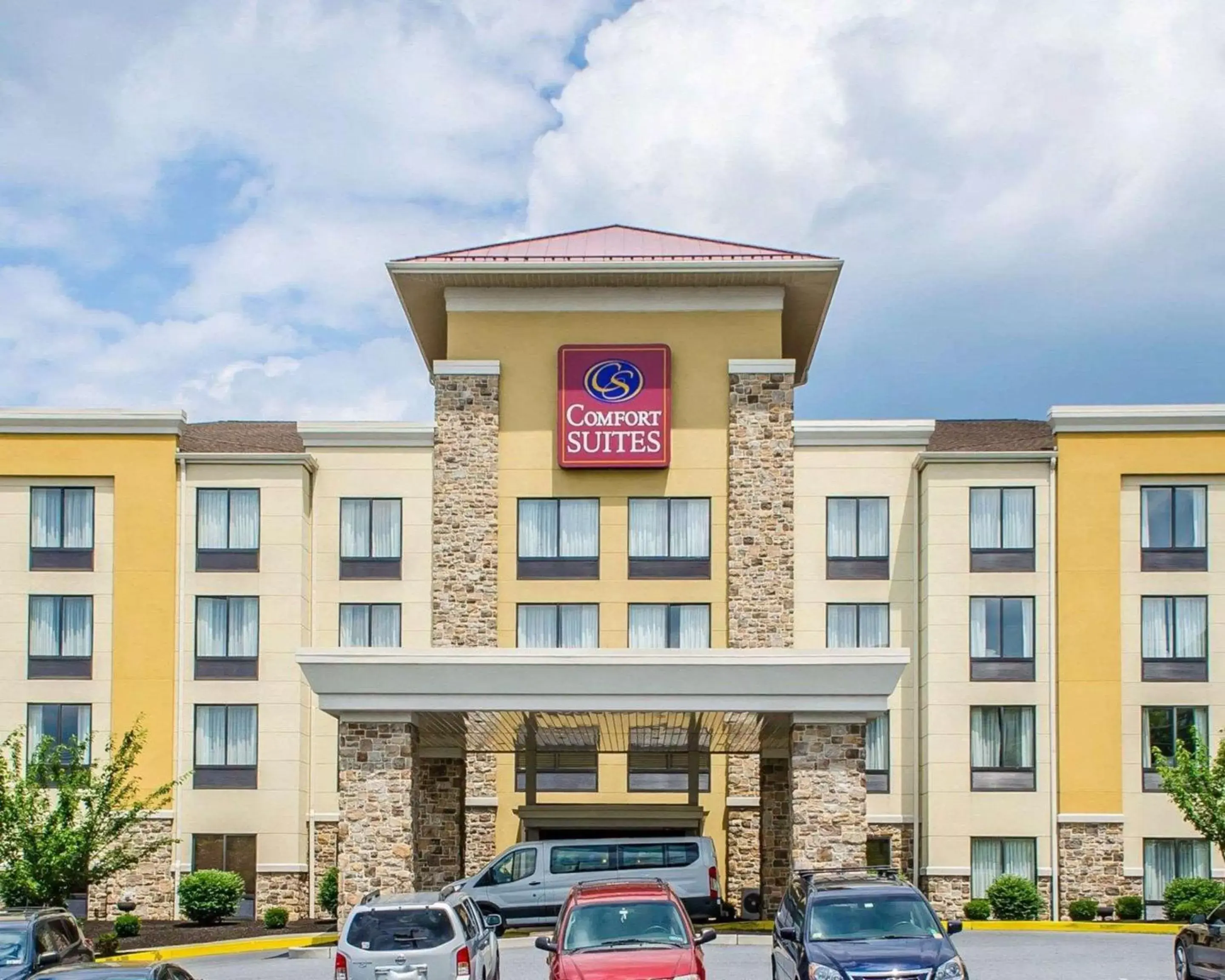 Property Building in Comfort Suites Hummelstown