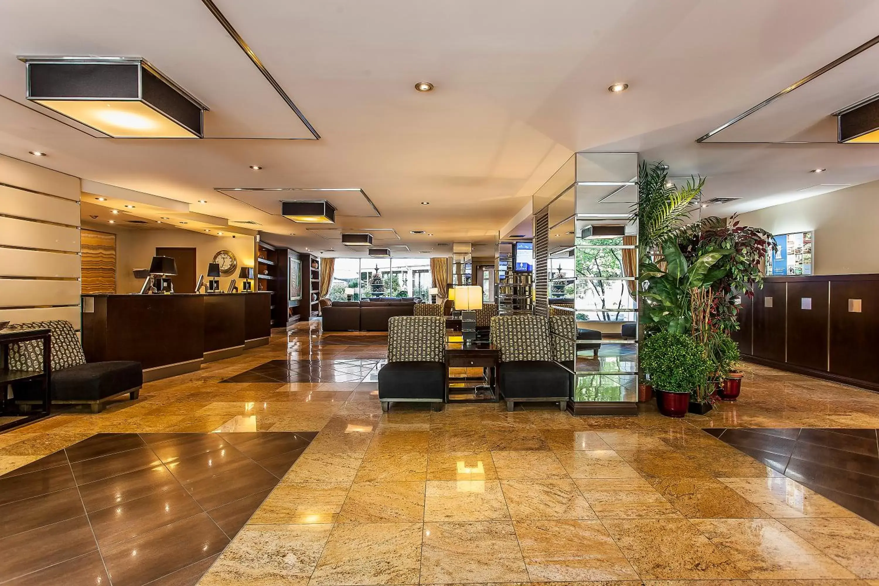 Lobby or reception, Lounge/Bar in Le Nouvel Hotel