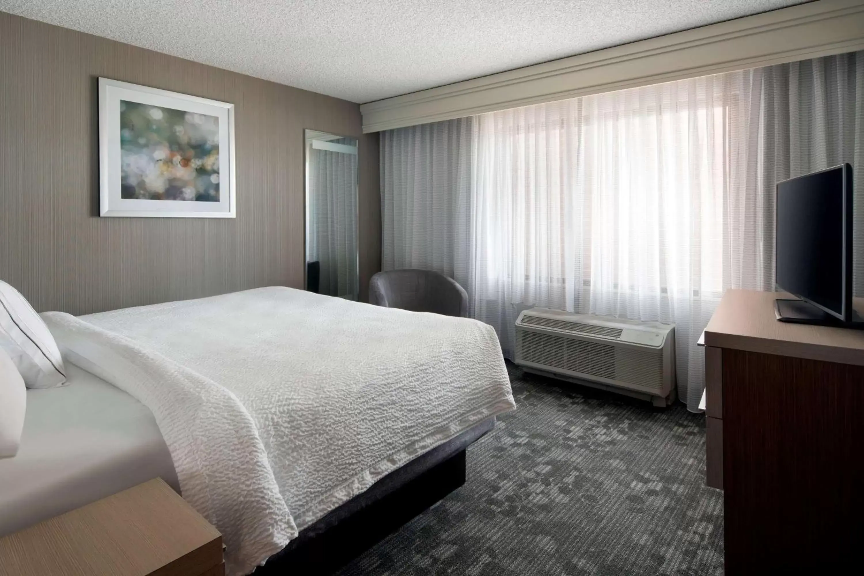 Photo of the whole room, Bed in Sonesta Select Tempe Downtown