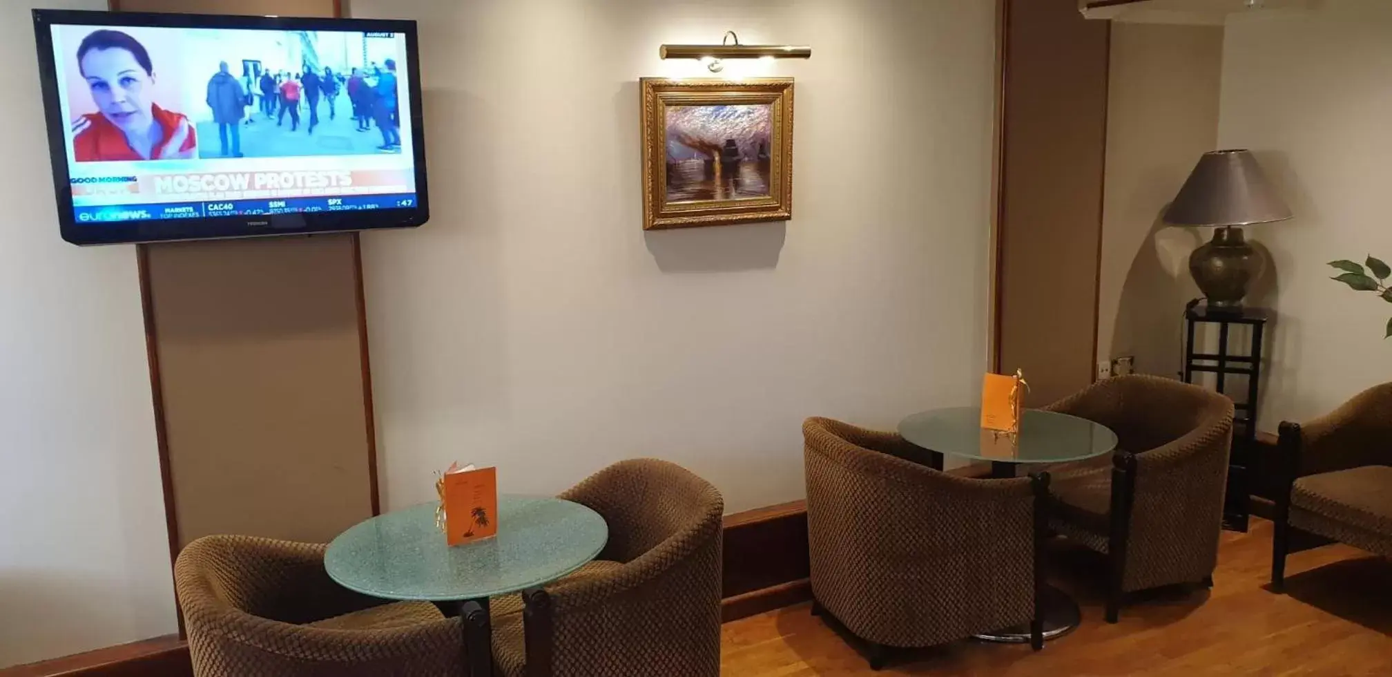 Communal lounge/ TV room, TV/Entertainment Center in Castelli Hotel Nicosia