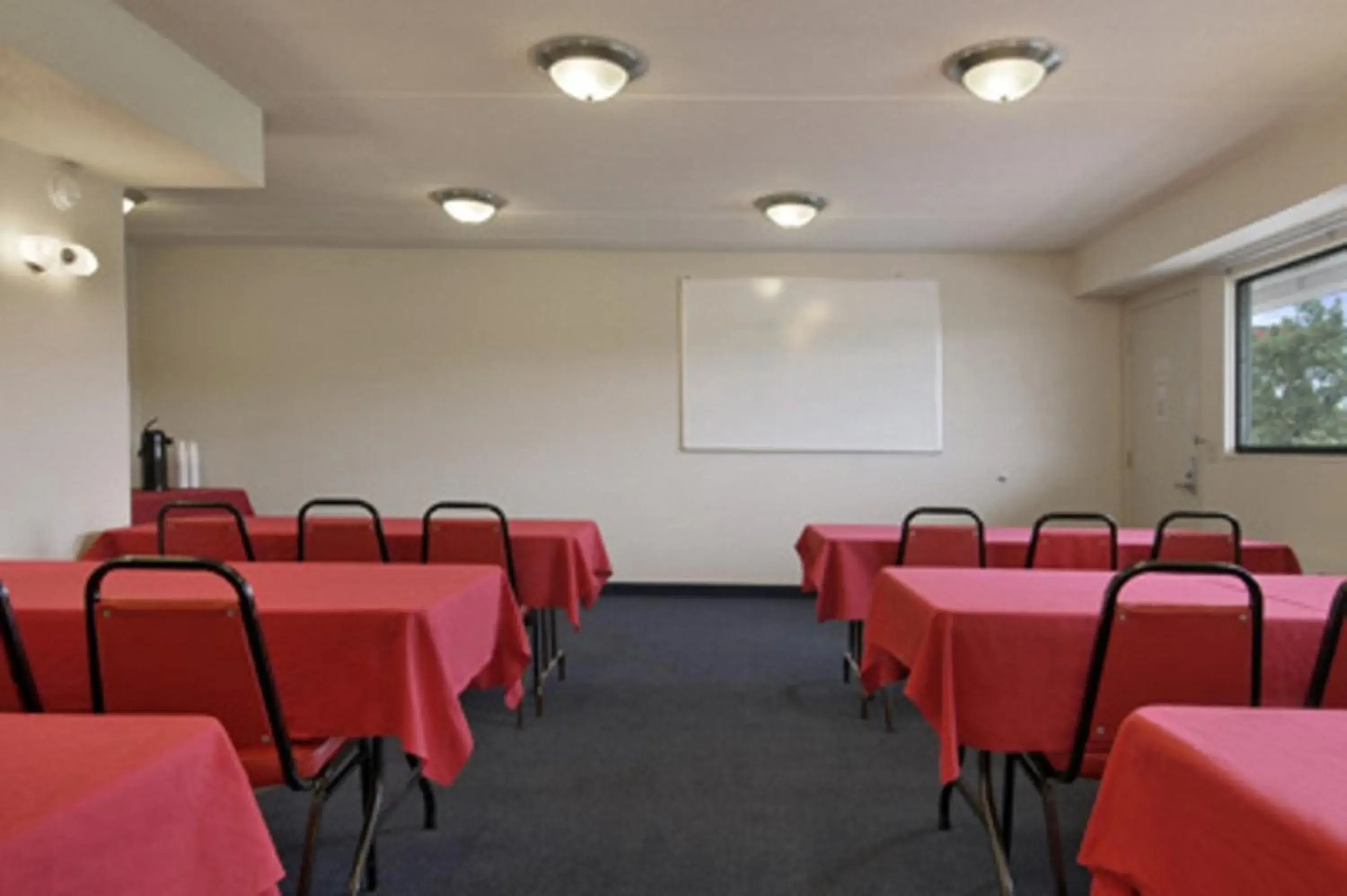 Meeting/conference room in Red Roof Inn St Louis - Westport