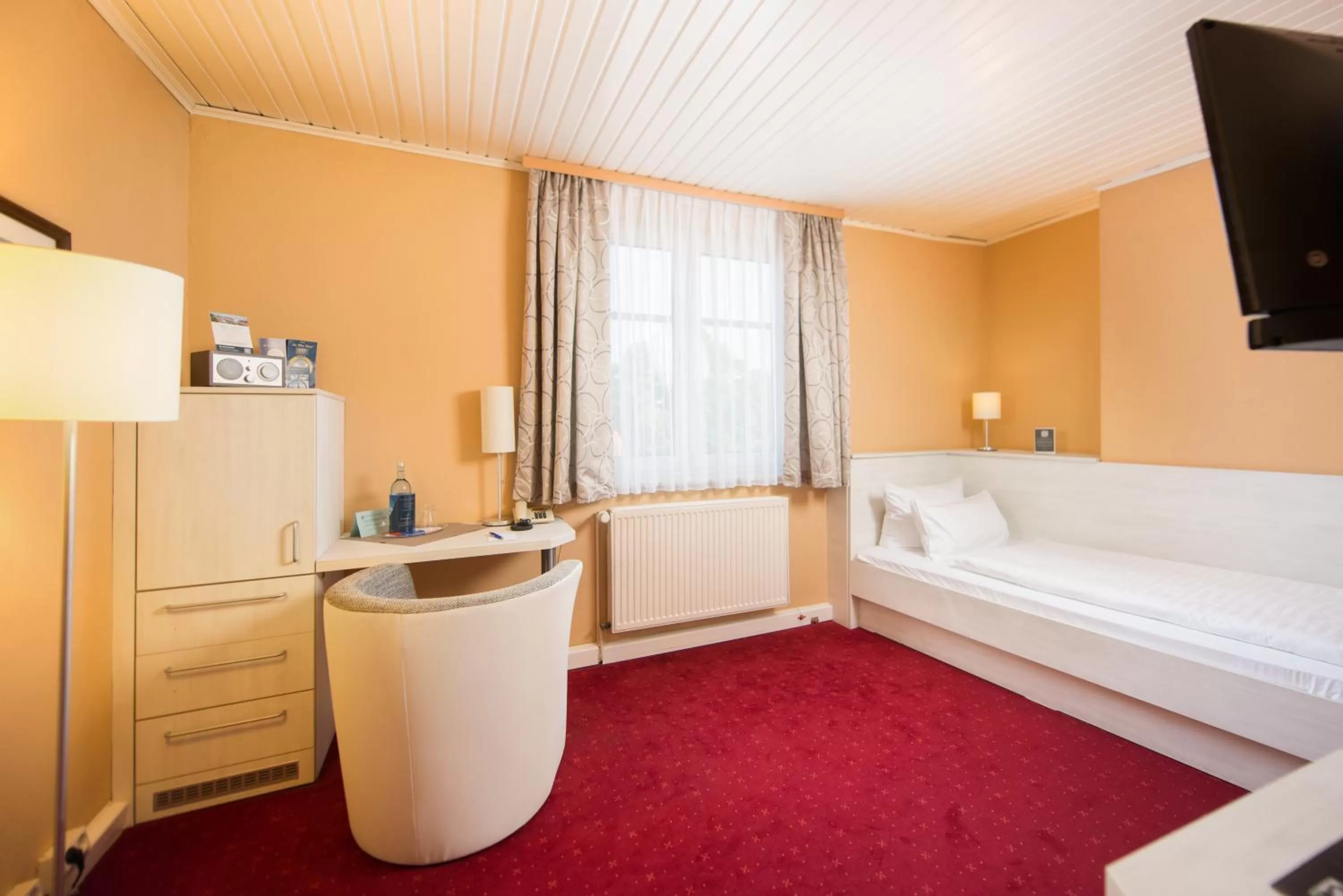 Photo of the whole room, Bed in Hotel Am Alten Strom