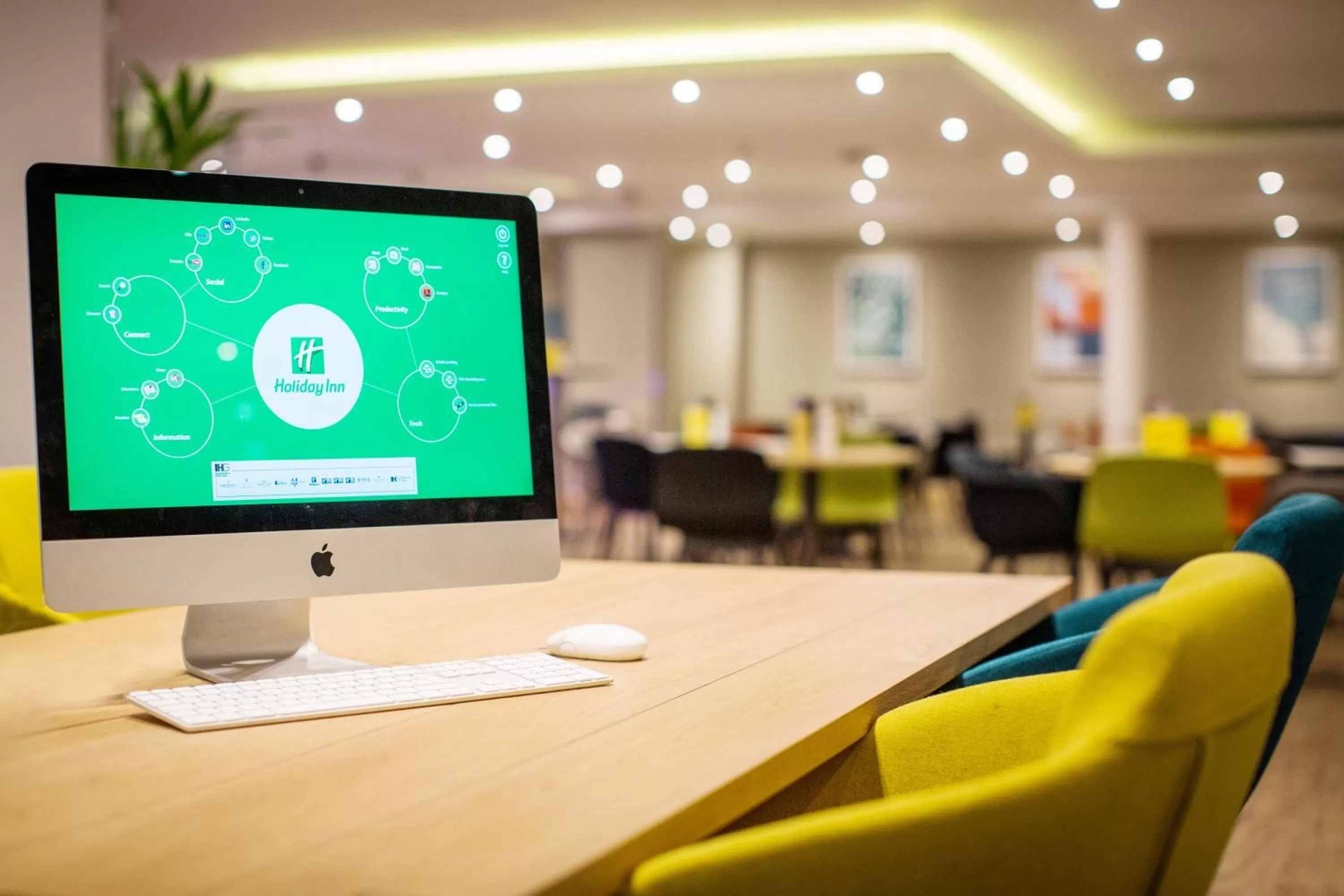 Lobby or reception in Holiday Inn London - Gatwick Airport by IHG