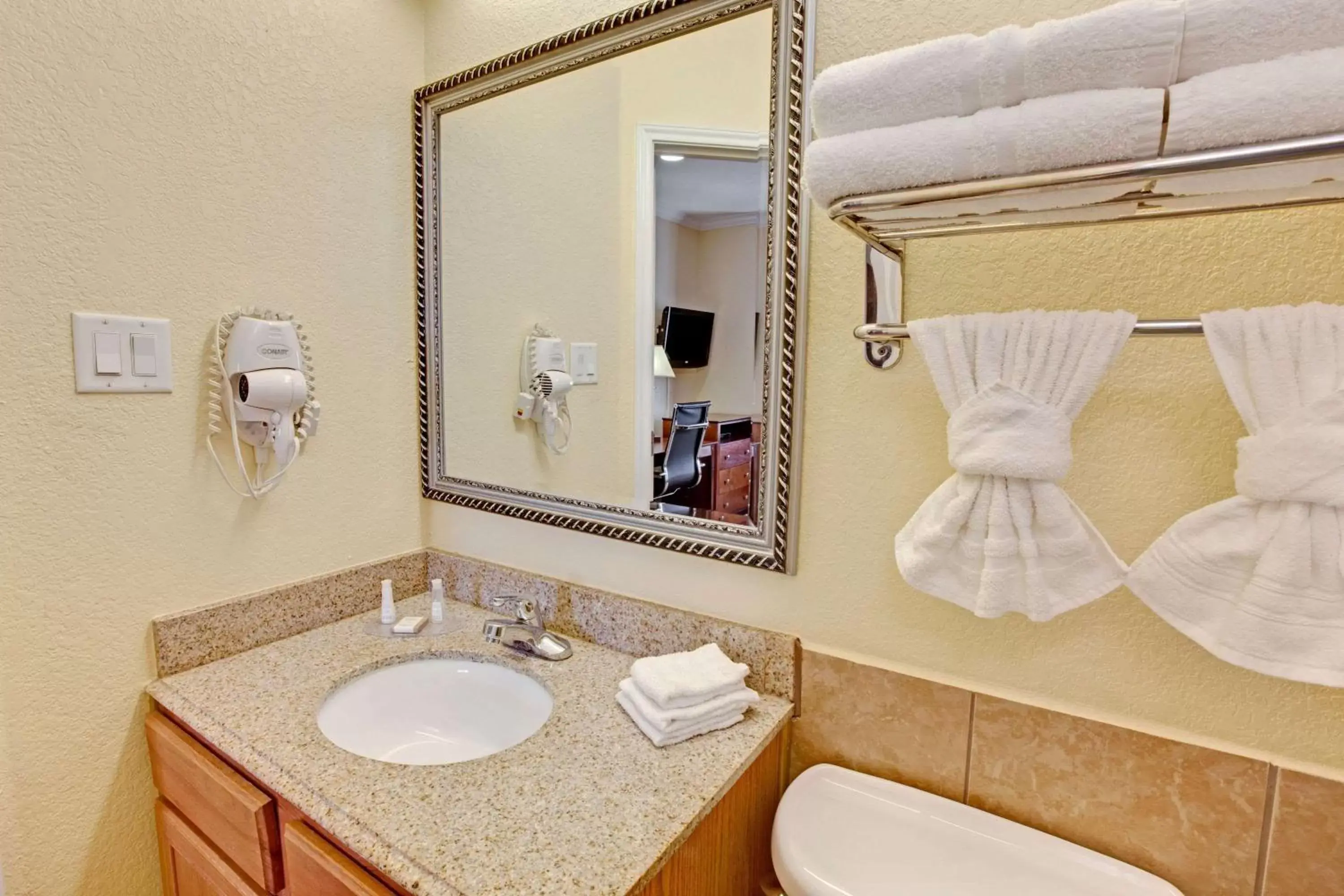 Photo of the whole room, Bathroom in Extended Stay America Suites - Baytown