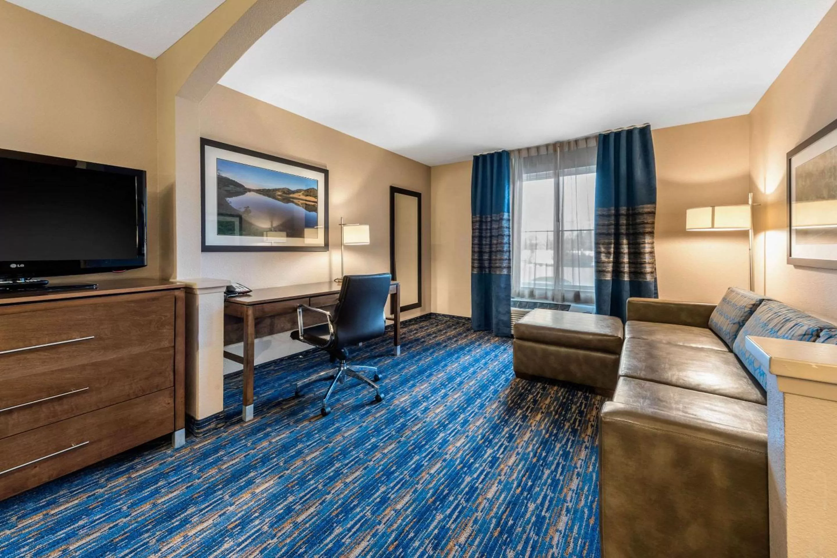 Photo of the whole room in Comfort Inn South San Jose - Morgan Hill