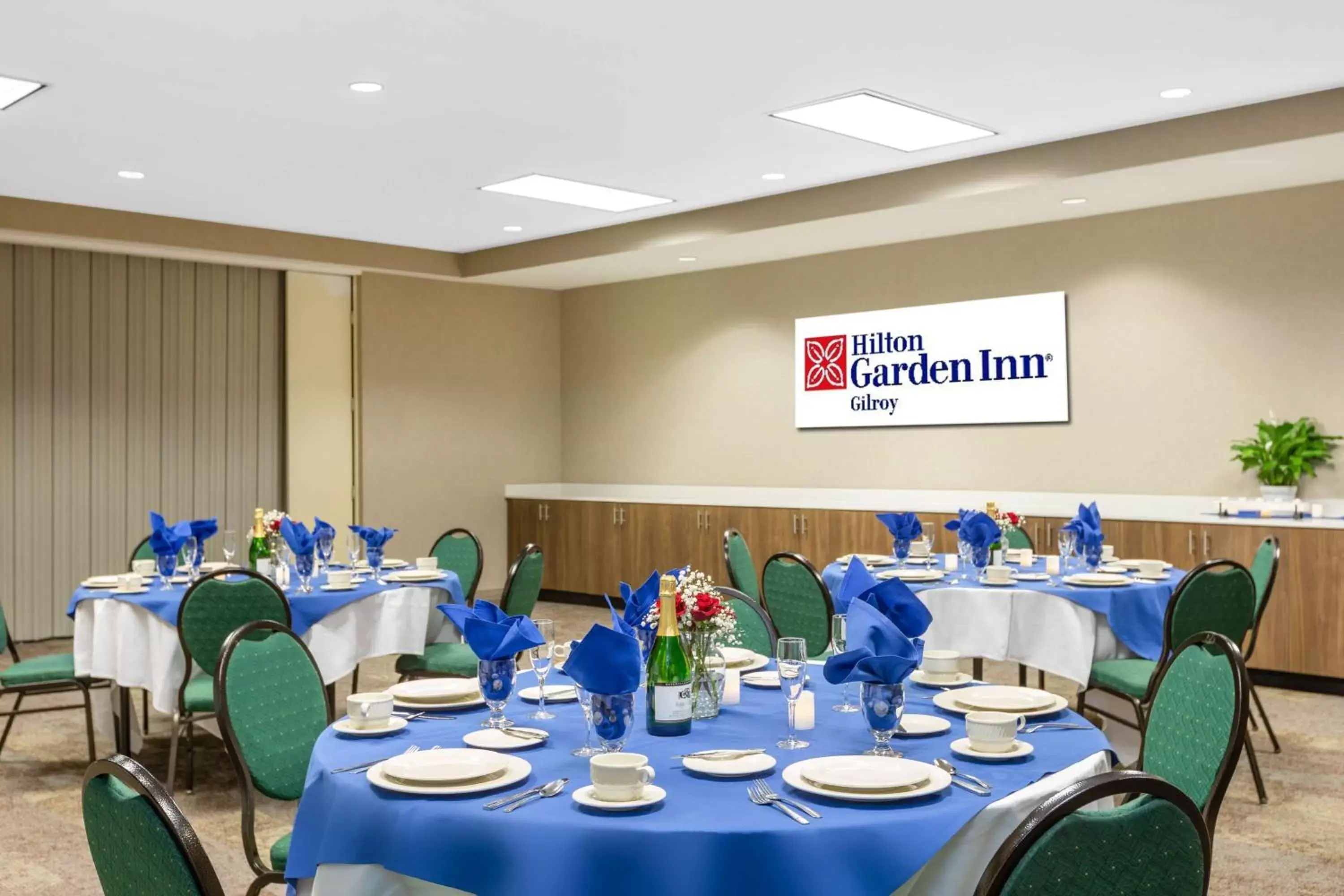 Meeting/conference room, Restaurant/Places to Eat in Hilton Garden Inn Gilroy