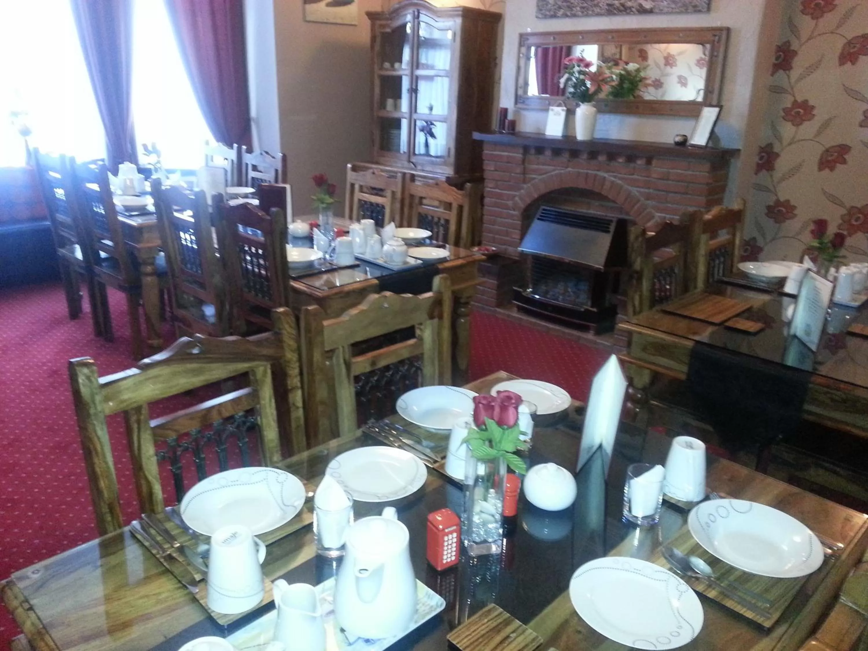 Dining area in Sunnyside Hotel
