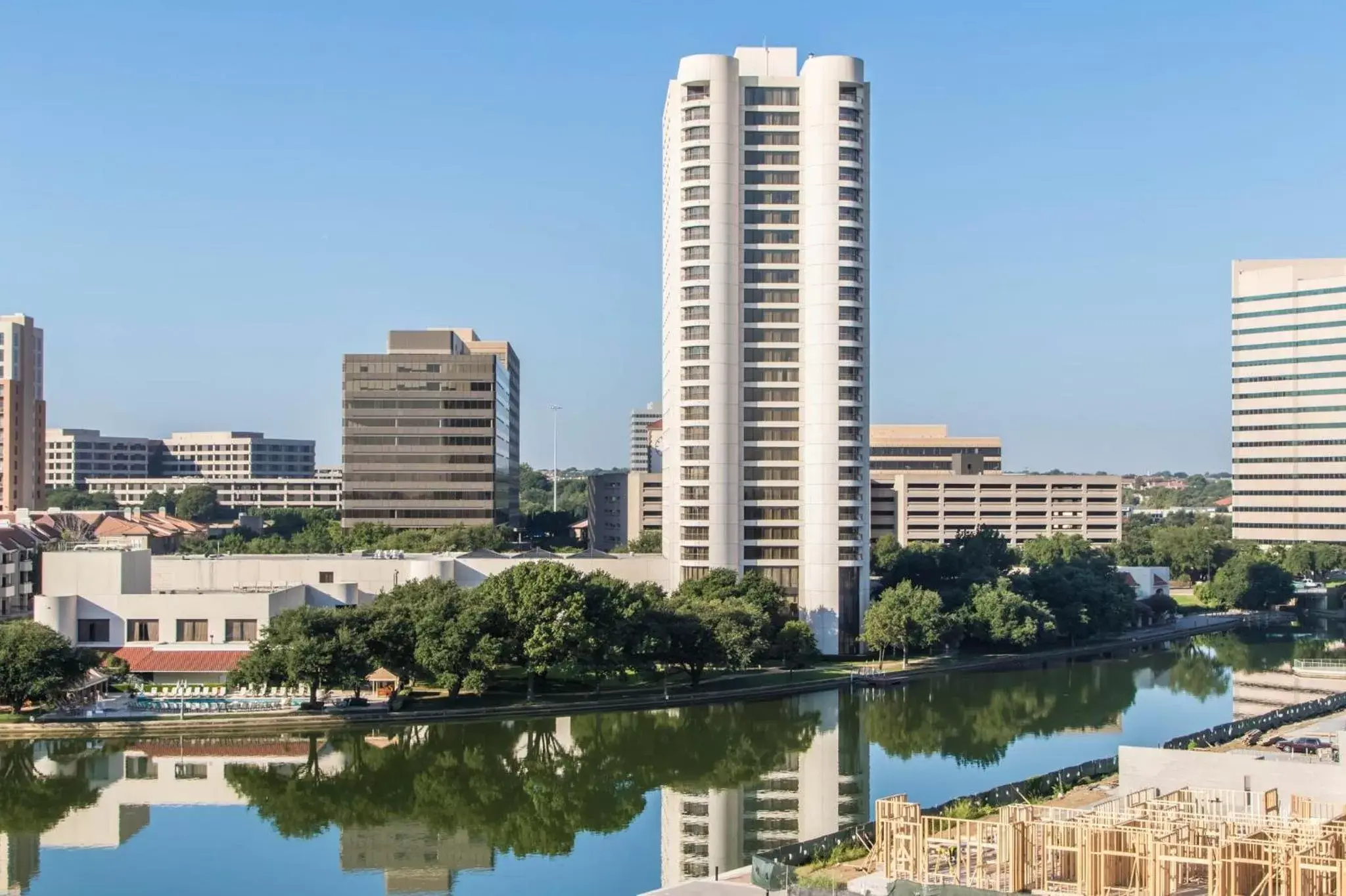 Property building in Omni Las Colinas Hotel