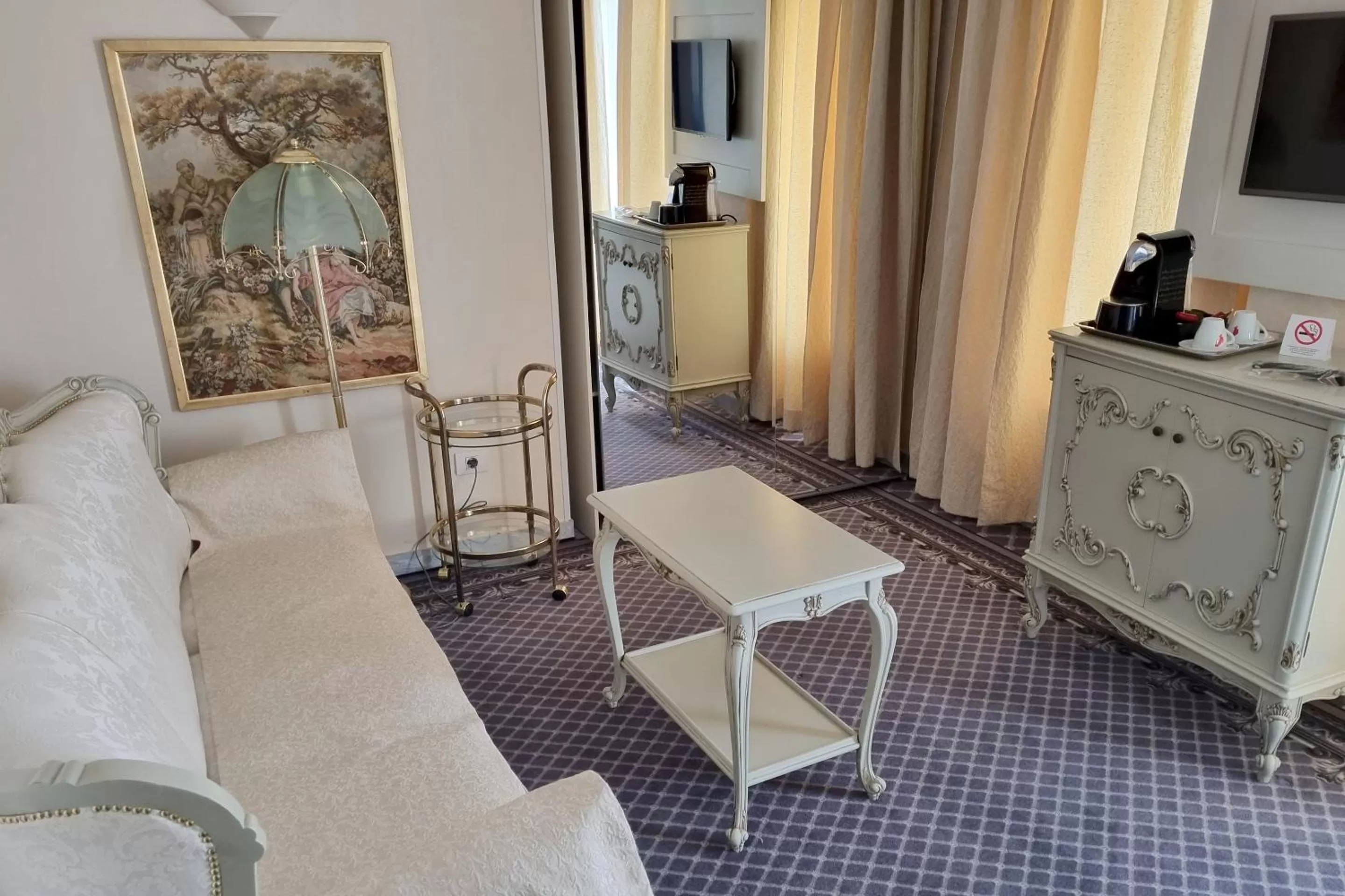 Coffee/tea facilities in Continental Forum Arad