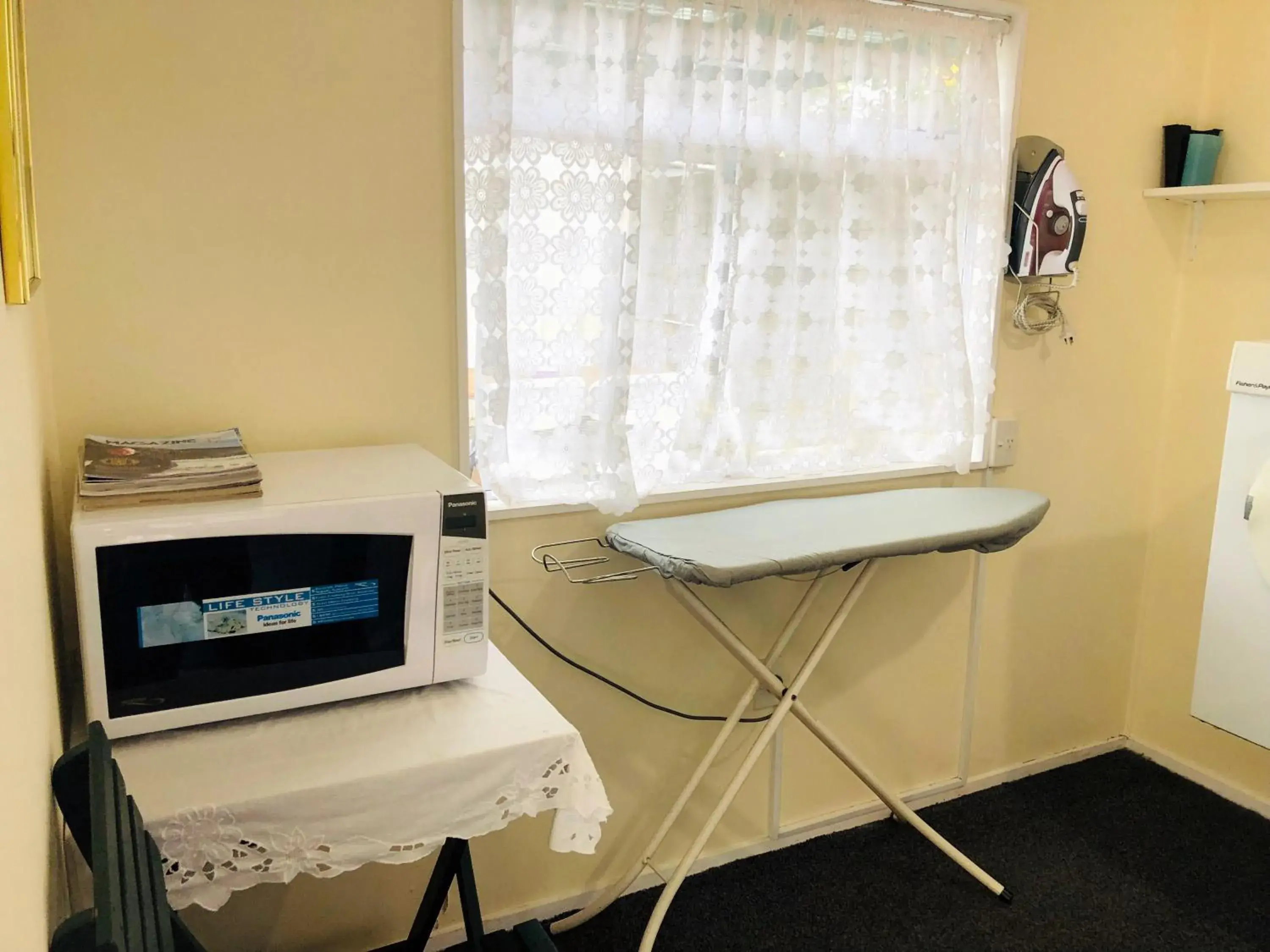 Area and facilities, Bathroom in Tudor Court Motor Lodge Hotel