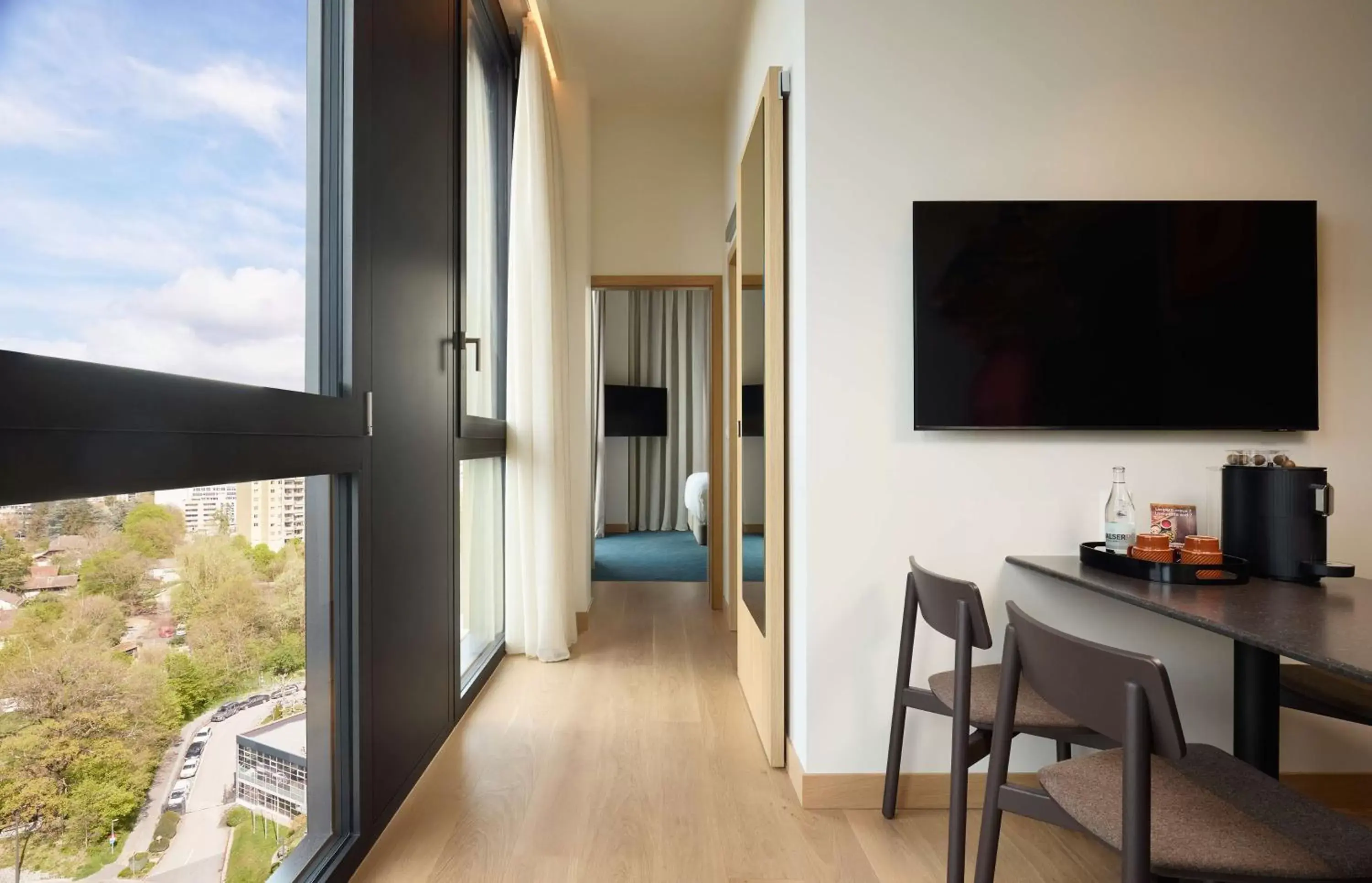 Bedroom, TV/Entertainment Center in Adina Apartment Hotel Geneva