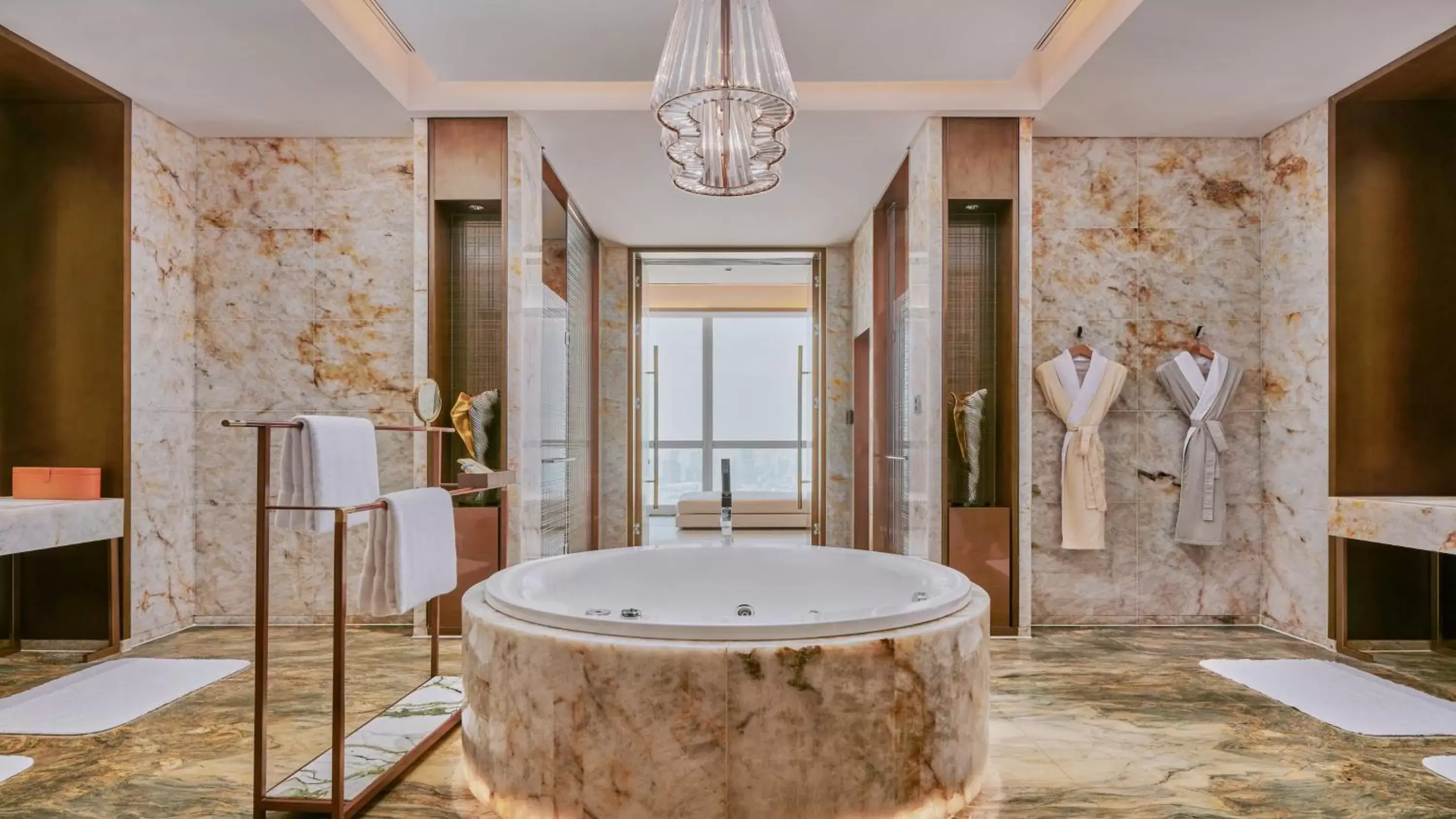 Photo of the whole room, Bathroom in InterContinental Zhuhai, an IHG Hotel