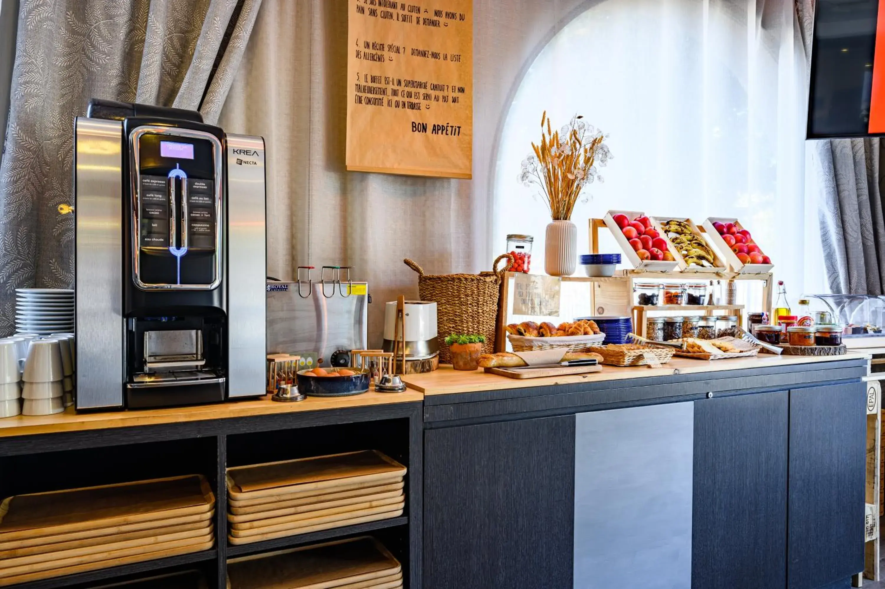 Continental breakfast, Kitchen/Kitchenette in Hotel Gascogne