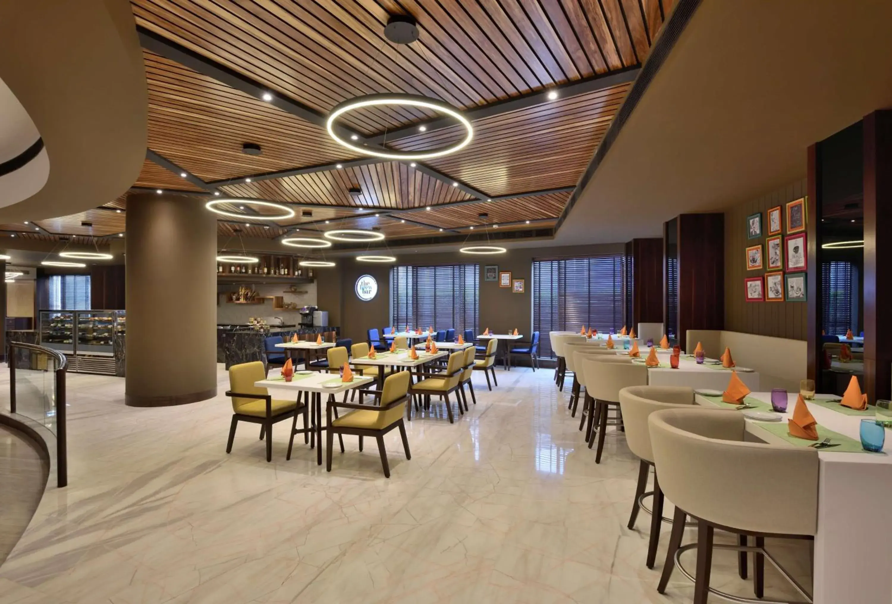 Lounge or bar, Restaurant/Places to Eat in Radisson Gurugram Udyog Vihar
