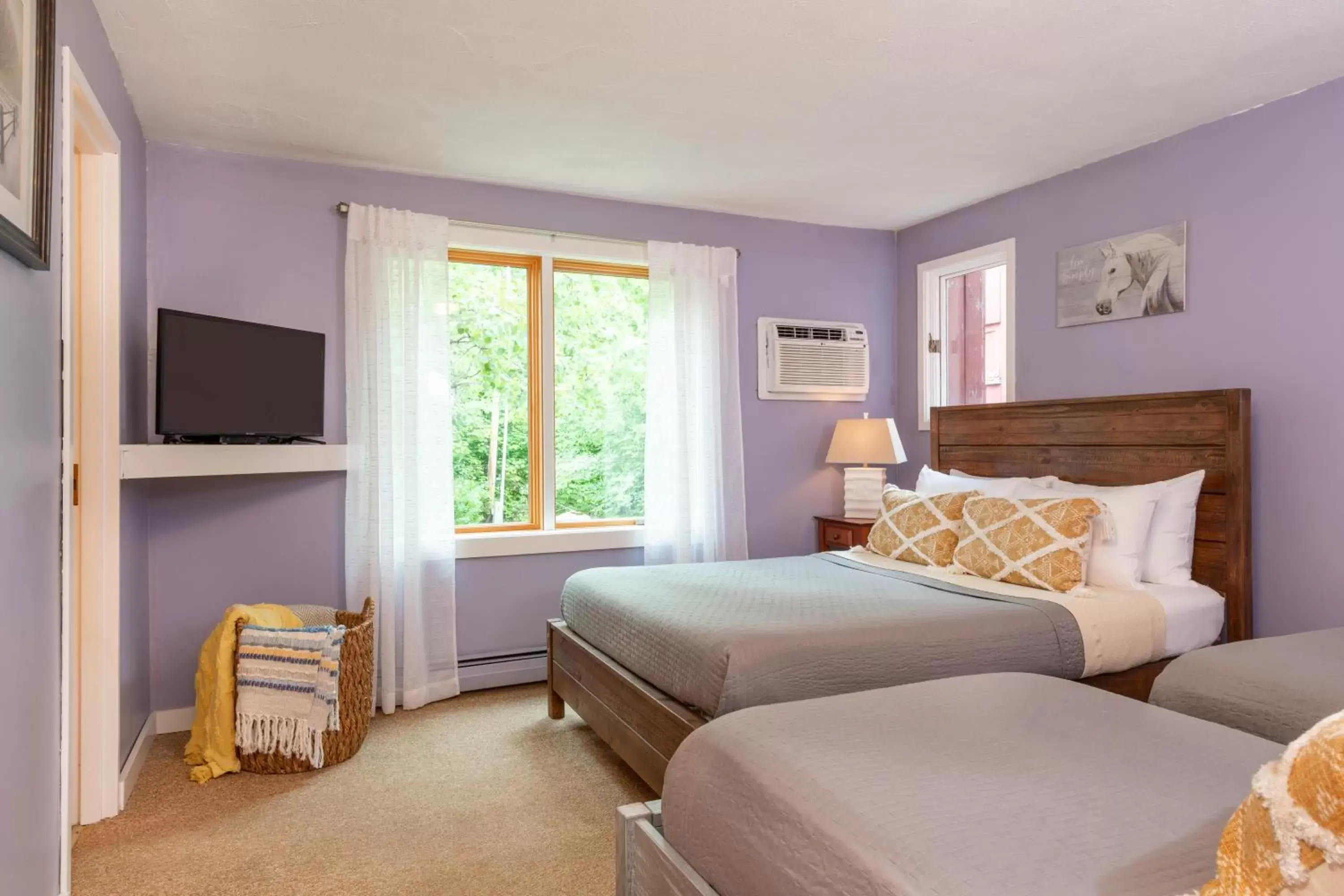 Bedroom, Bed in White Horse Lodge