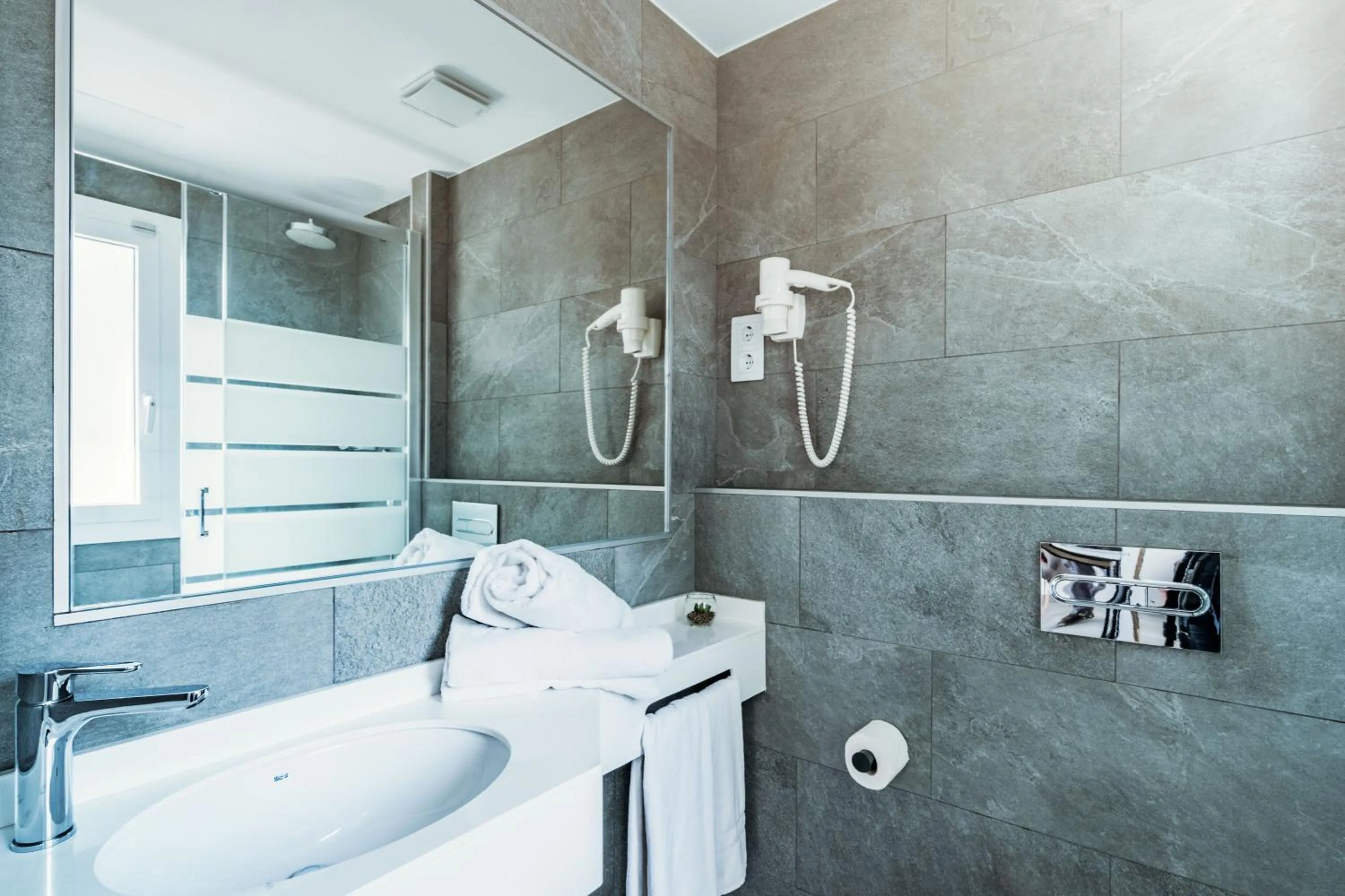 Bathroom in Apartamentos Sunway Apollo