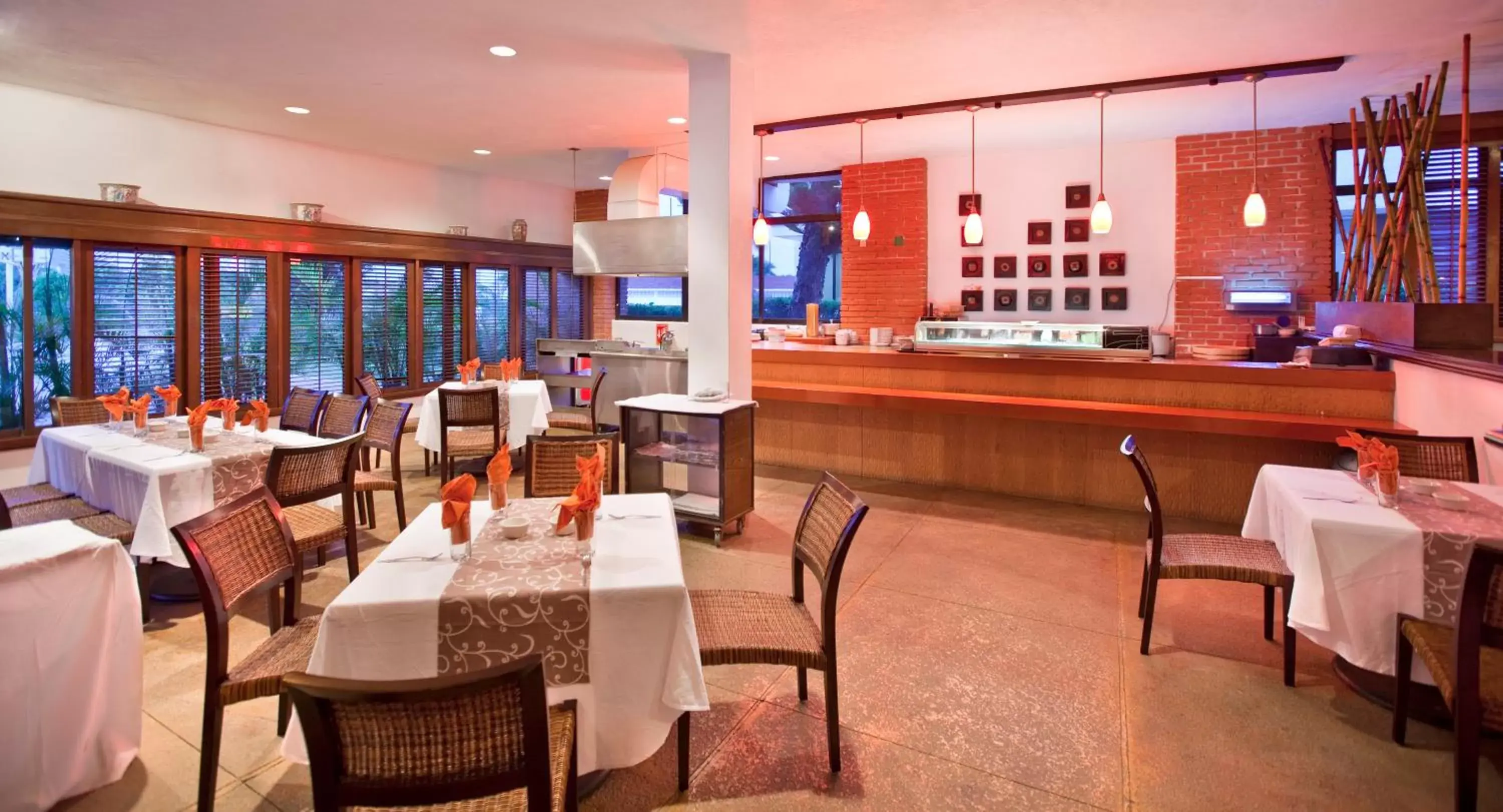 Restaurant/Places to Eat in El Cid Granada Hotel & Country Club