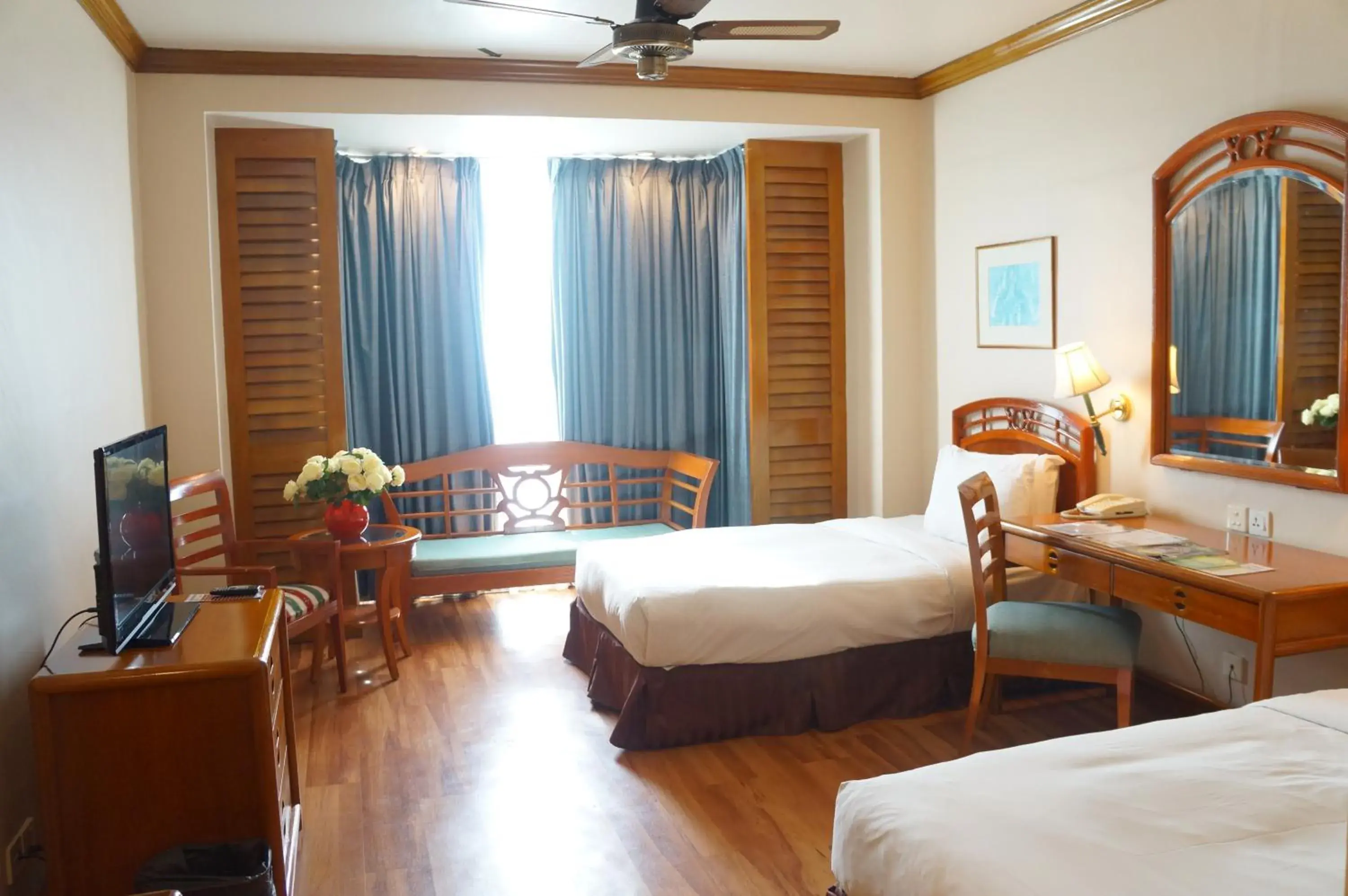 Photo of the whole room, Bed in Sabah Oriental Hotel